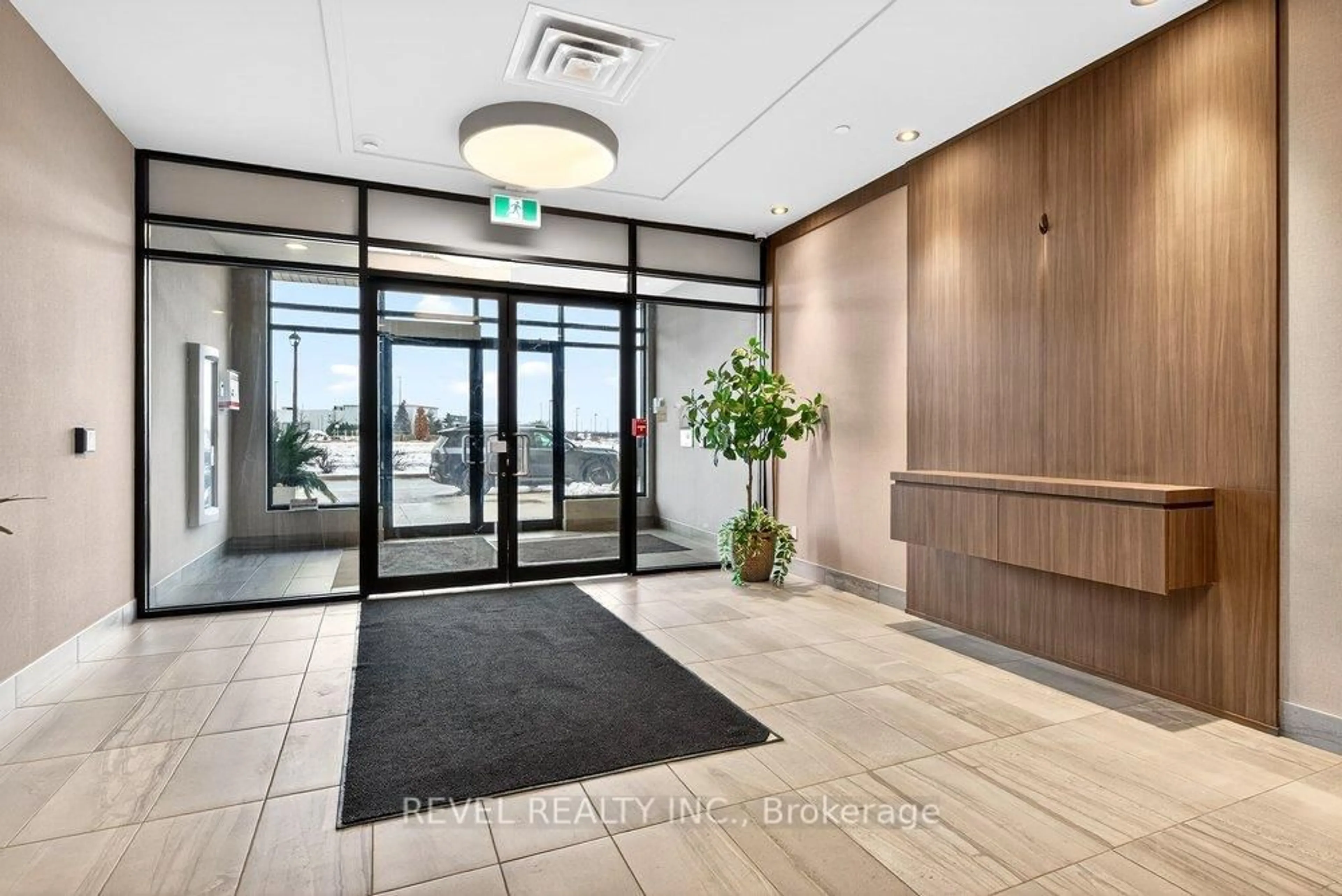 Indoor foyer for 150 Oak Park Blvd #503, Oakville Ontario L6H 3P2