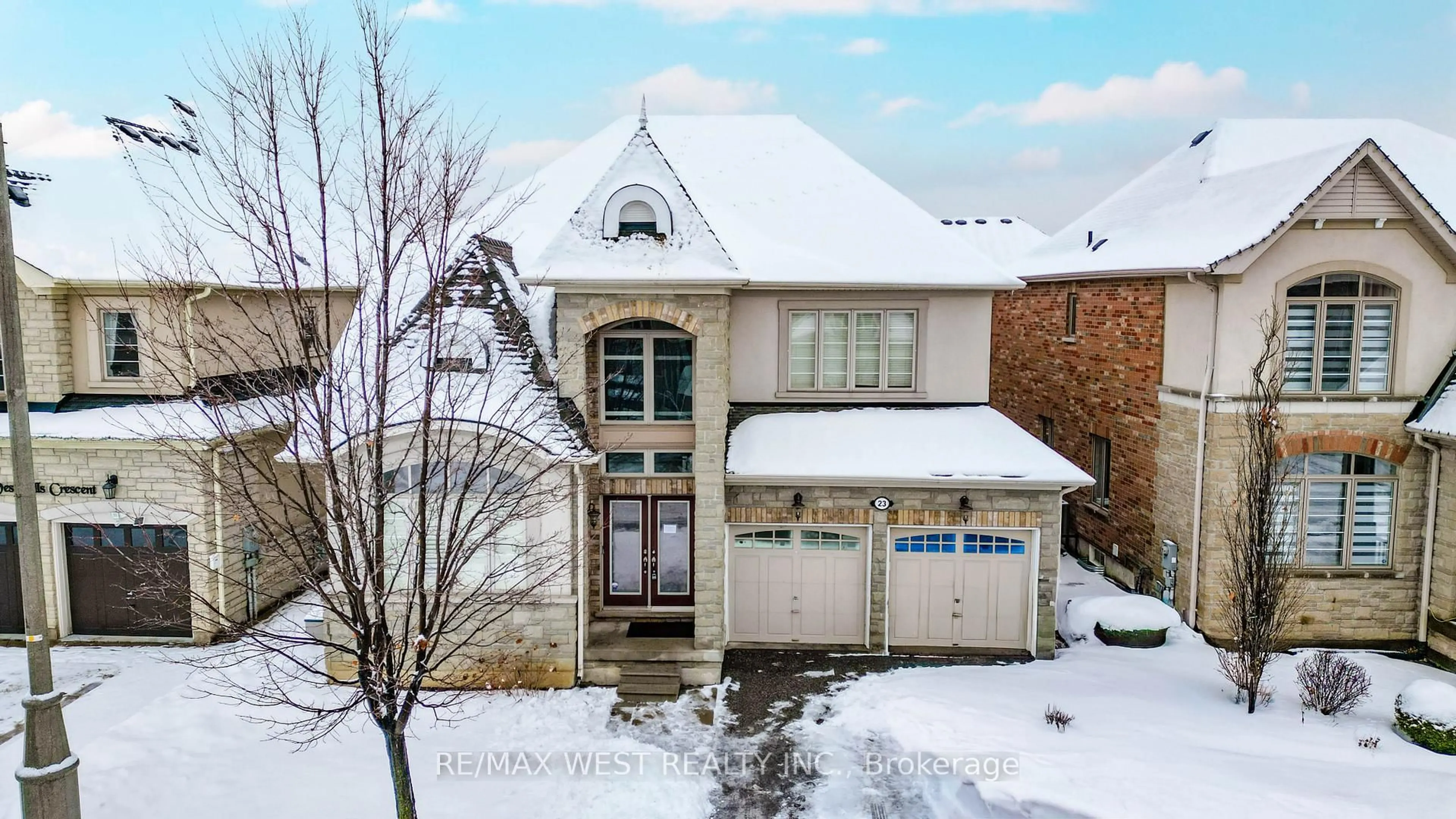 A pic from outside/outdoor area/front of a property/back of a property/a pic from drone, street for 23 Vespahills Cres, Brampton Ontario L6P 2V2