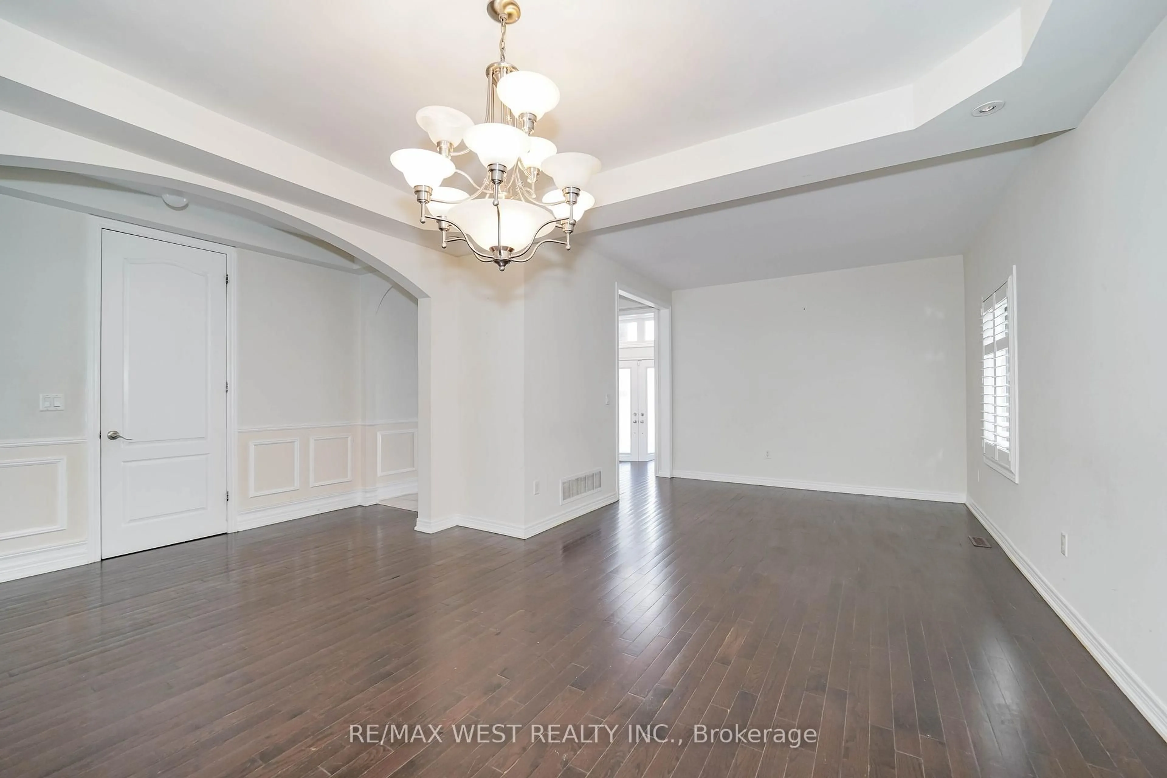 A pic of a room for 23 Vespahills Cres, Brampton Ontario L6P 2V2