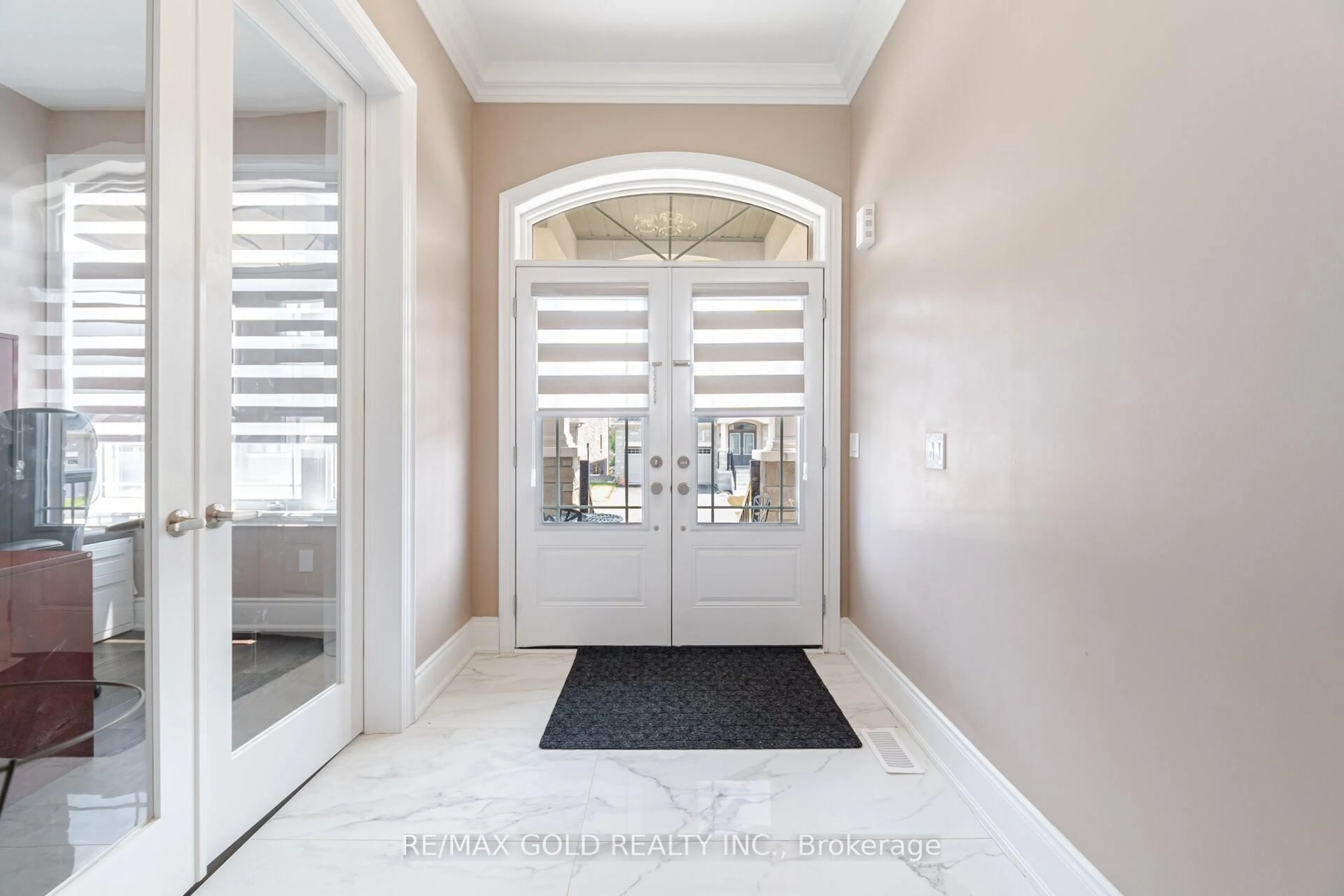 Indoor entryway for 85 James Walker Ave, Caledon Ontario L7C 4N1