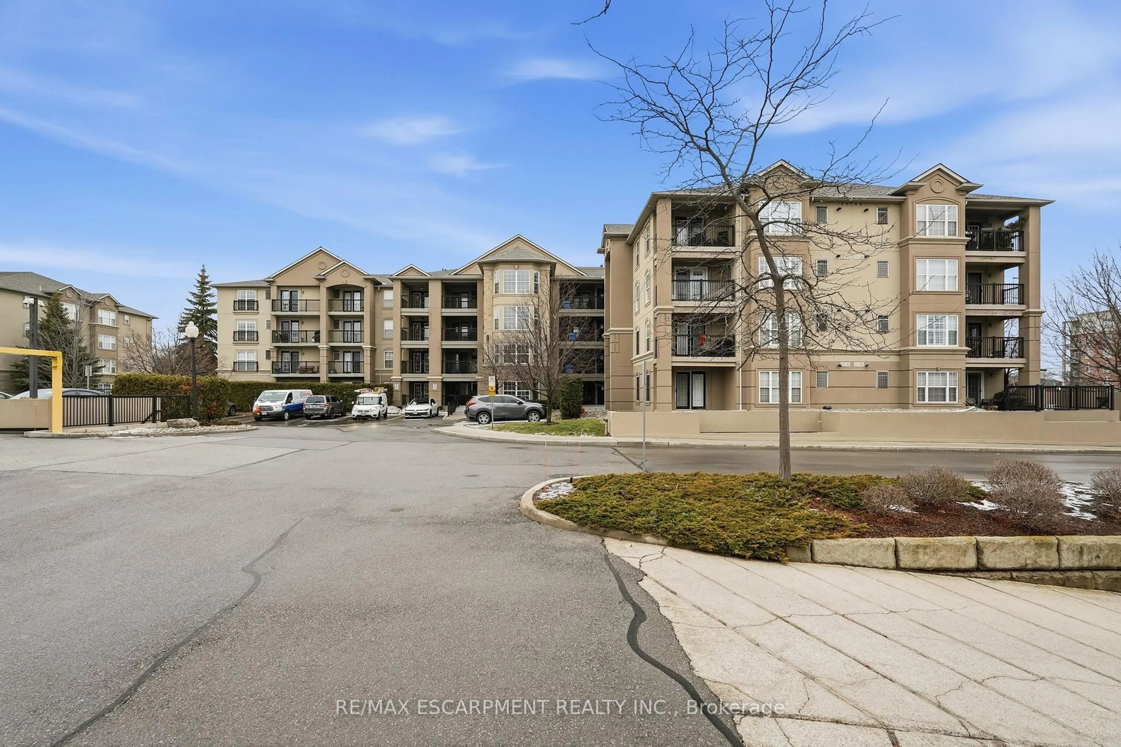 A pic from outside/outdoor area/front of a property/back of a property/a pic from drone, water/lake/river/ocean view for 2055 Appleby Line #308, Burlington Ontario L7L 7H1