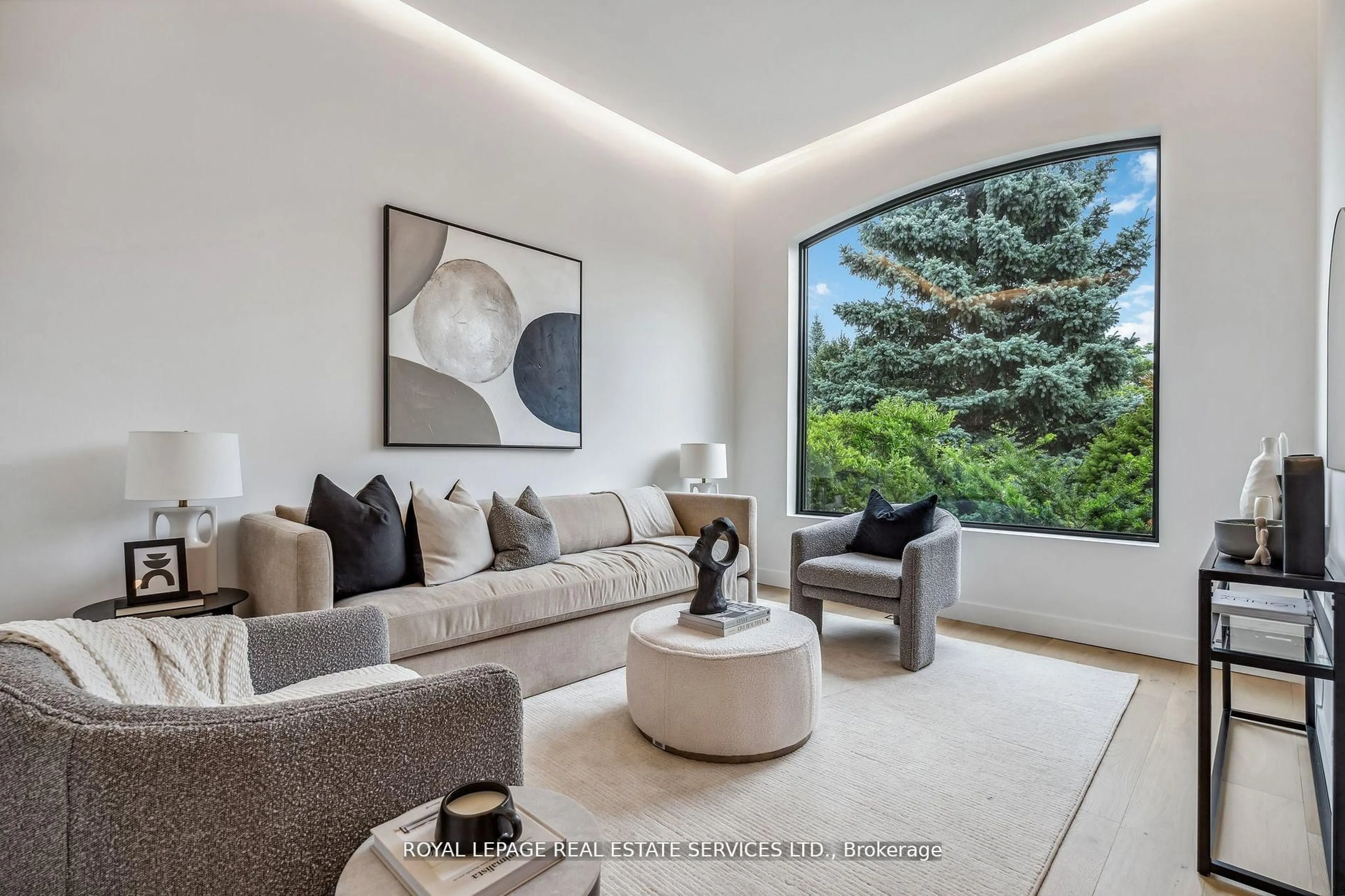 Living room with furniture, unknown for 1657 Glenvista Dr, Oakville Ontario L6H 6K6