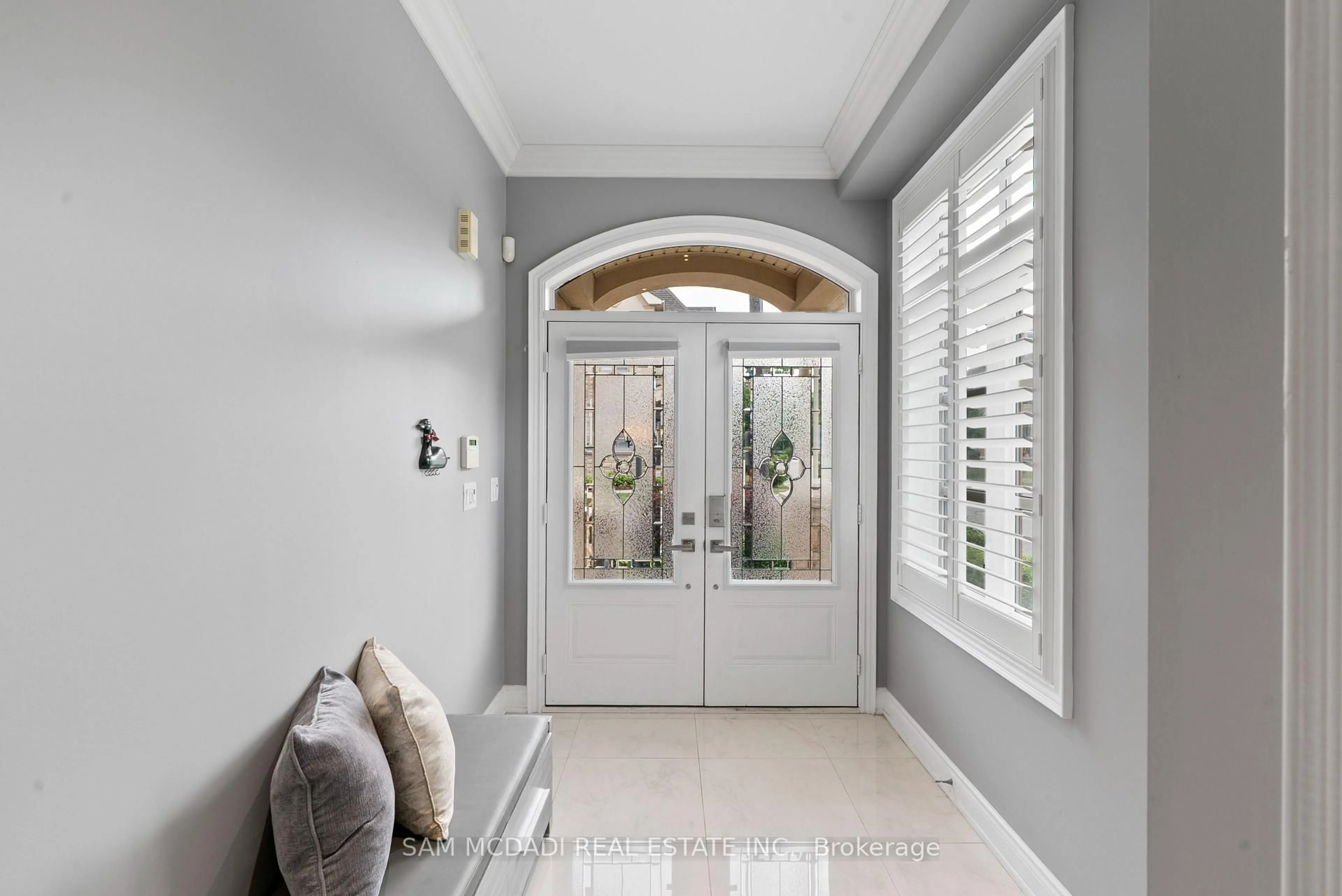 Indoor entryway for 2469 Chateau Common, Oakville Ontario L6M 0S1