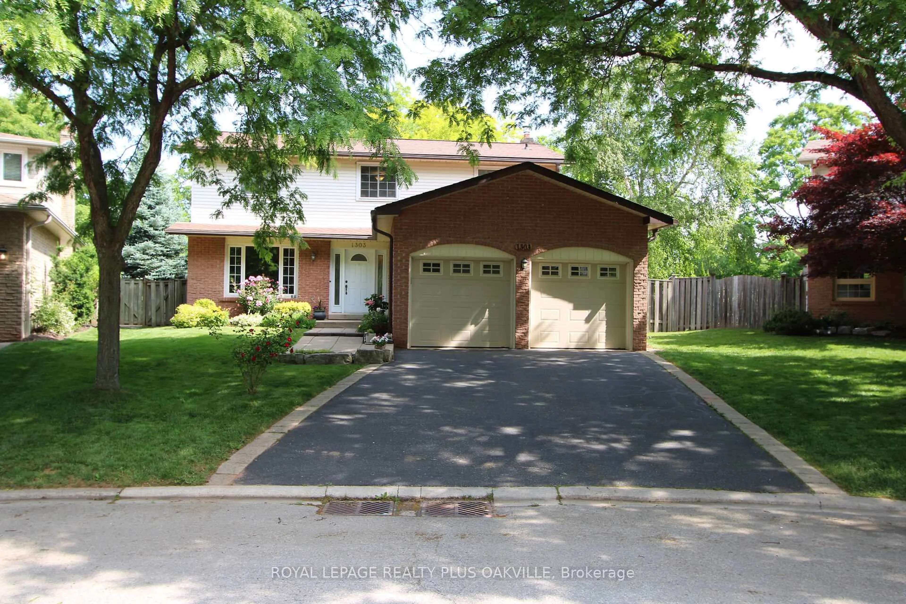 Home with brick exterior material, street for 1303 Henley Pl, Oakville Ontario L6H 2W1