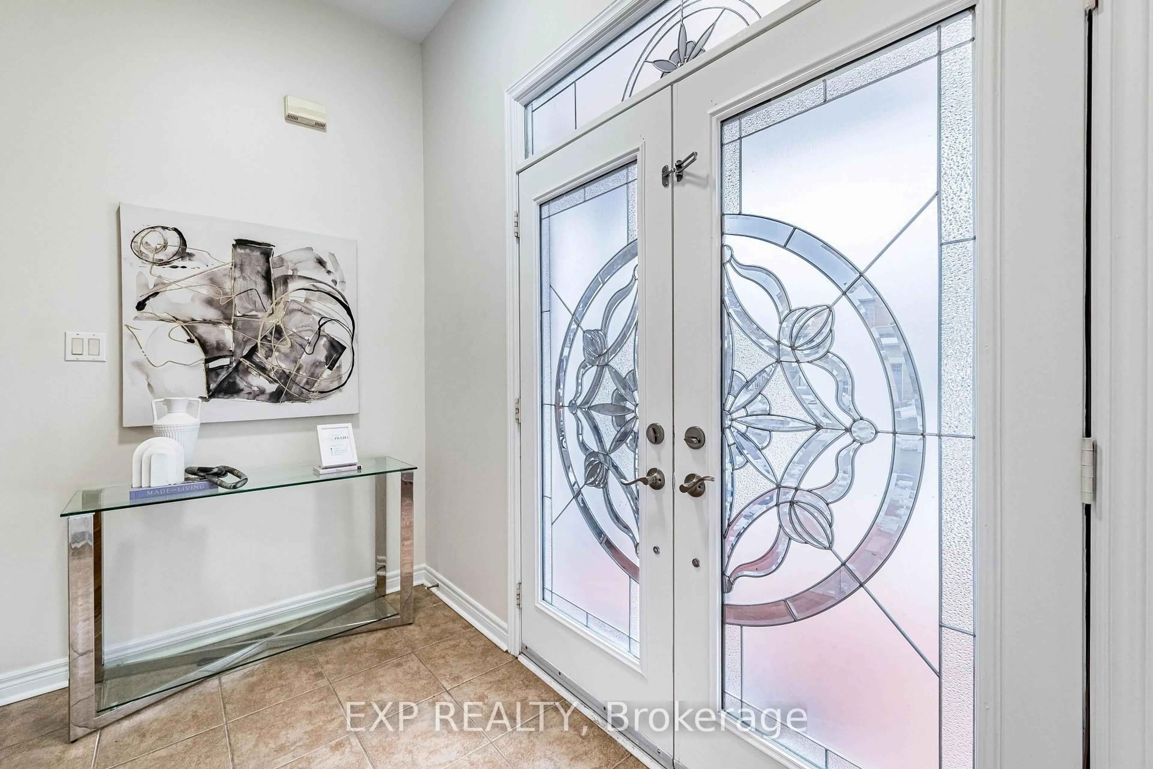 Indoor entryway for 22 Snowdrift Tr, Brampton Ontario L6R 3K2