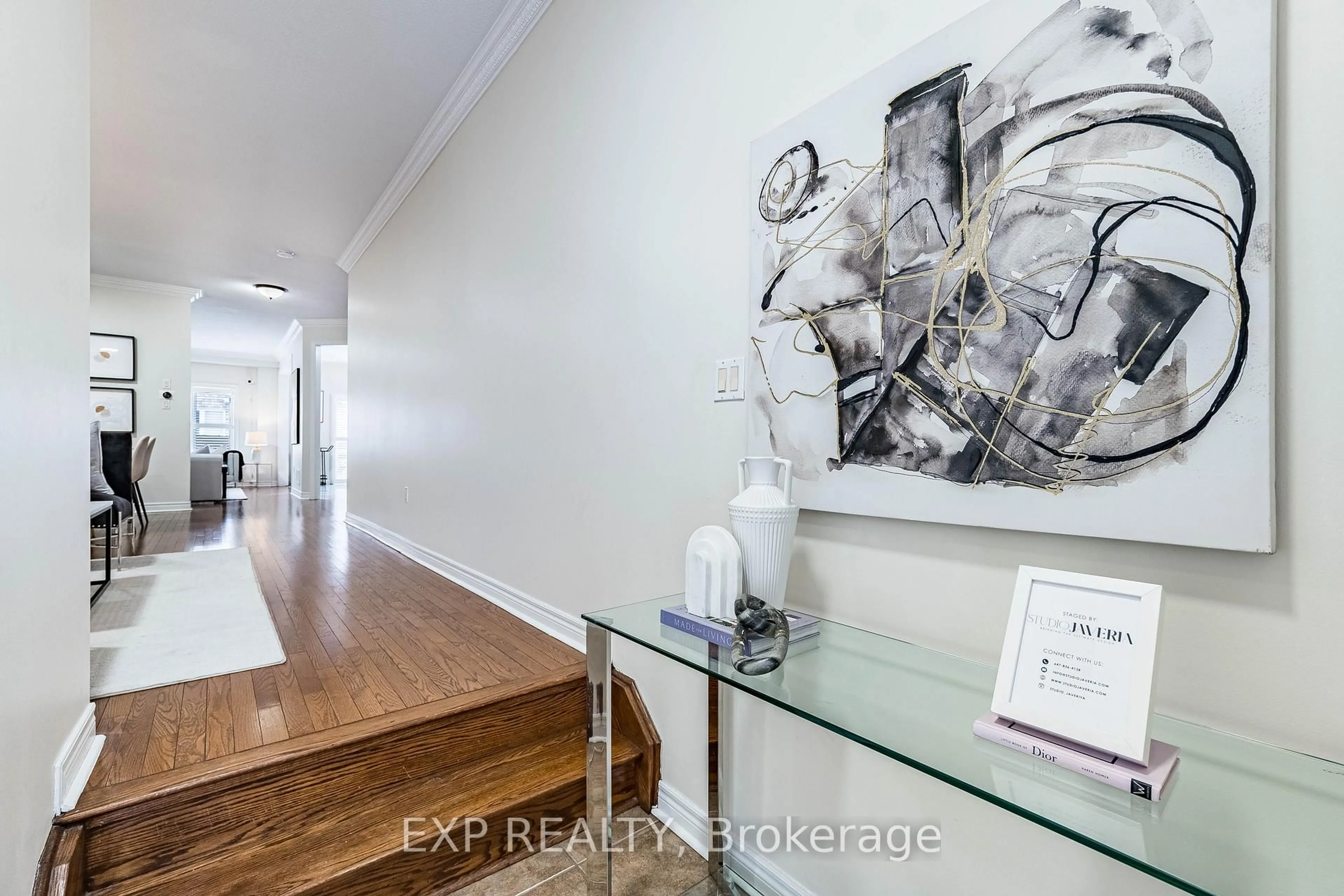 Indoor entryway for 22 Snowdrift Tr, Brampton Ontario L6R 3K2