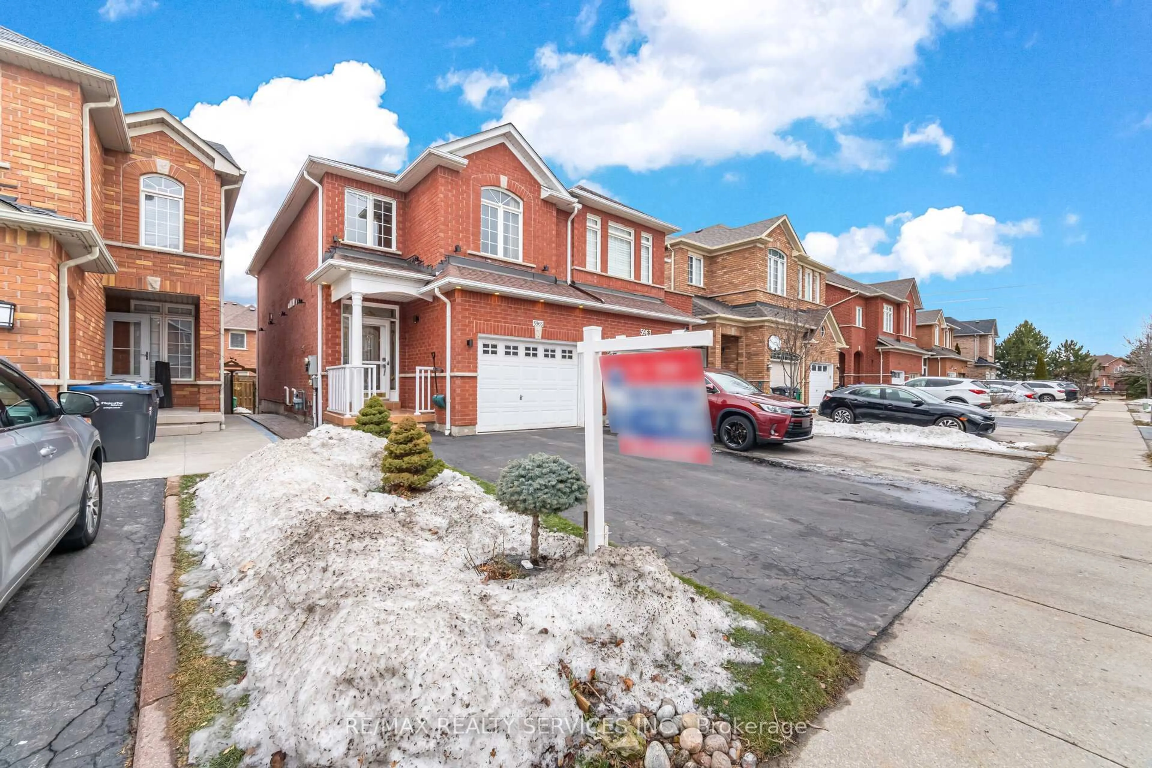 Home with brick exterior material, street for 5965 Stonebriar Cres, Mississauga Ontario L5V 2T9