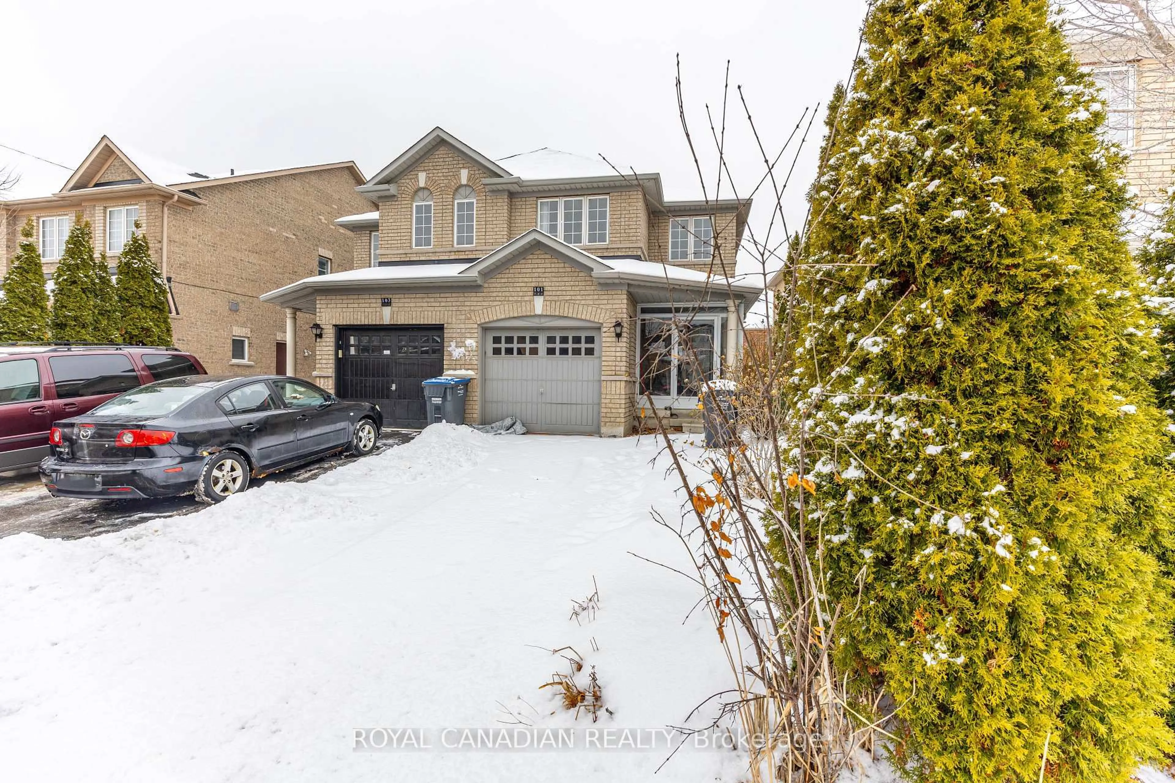 A pic from outside/outdoor area/front of a property/back of a property/a pic from drone, street for 101 Crystalview Cres, Brampton Ontario L6P 2S2