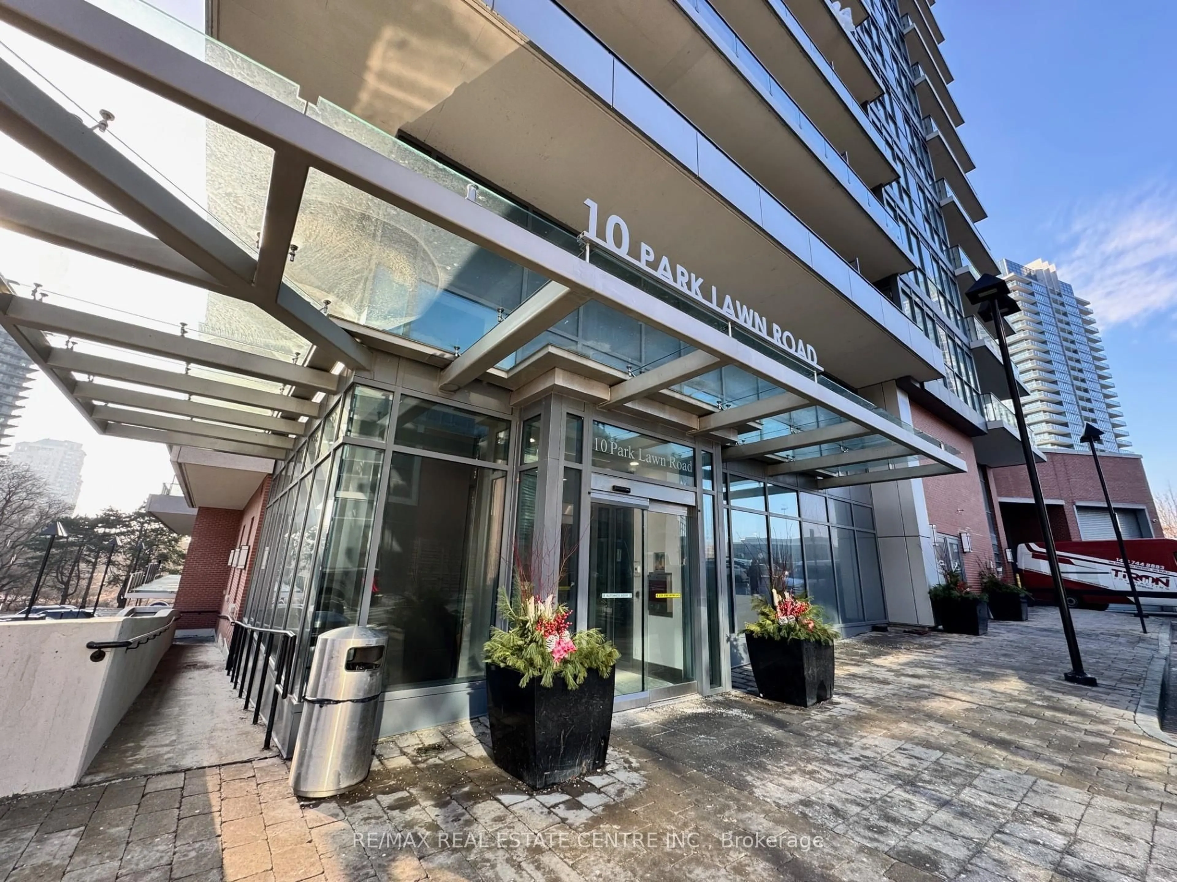 Indoor foyer for 10 Park Lawn Rd #3604, Toronto Ontario M8V 0H9