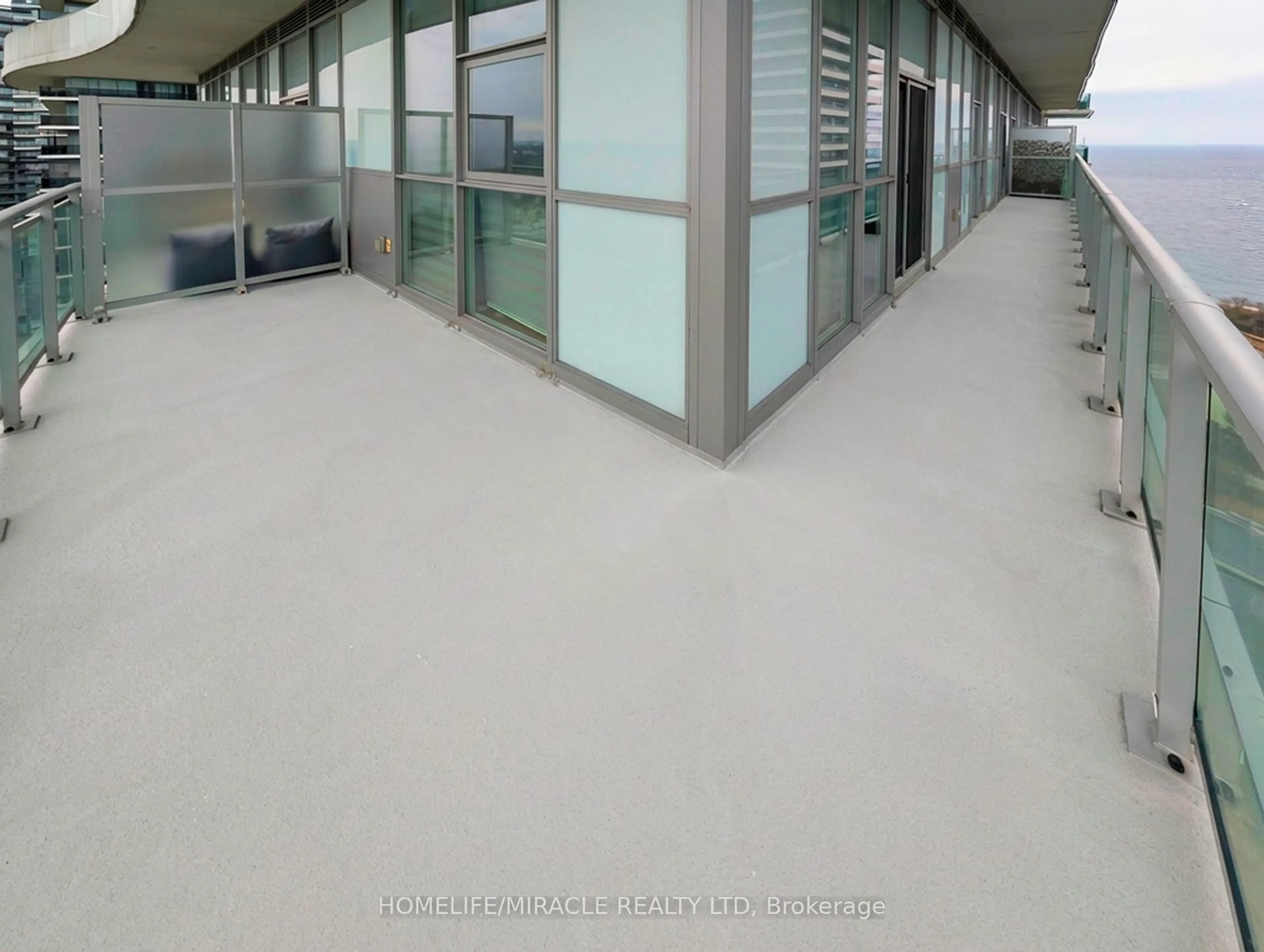 Indoor foyer for 33 Shore Breeze Dr #LPH3802, Toronto Ontario M8V 0G1