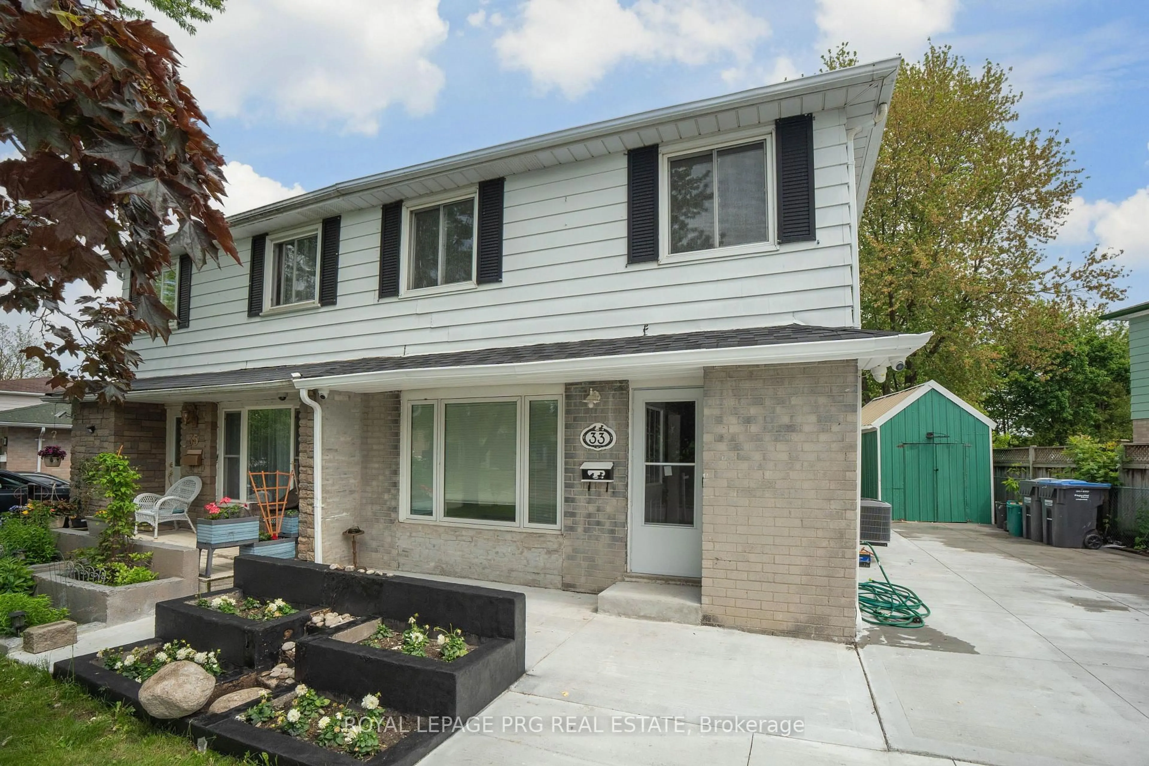 Home with vinyl exterior material, street for 33 Glenmore Cres, Brampton Ontario L6S 1H9