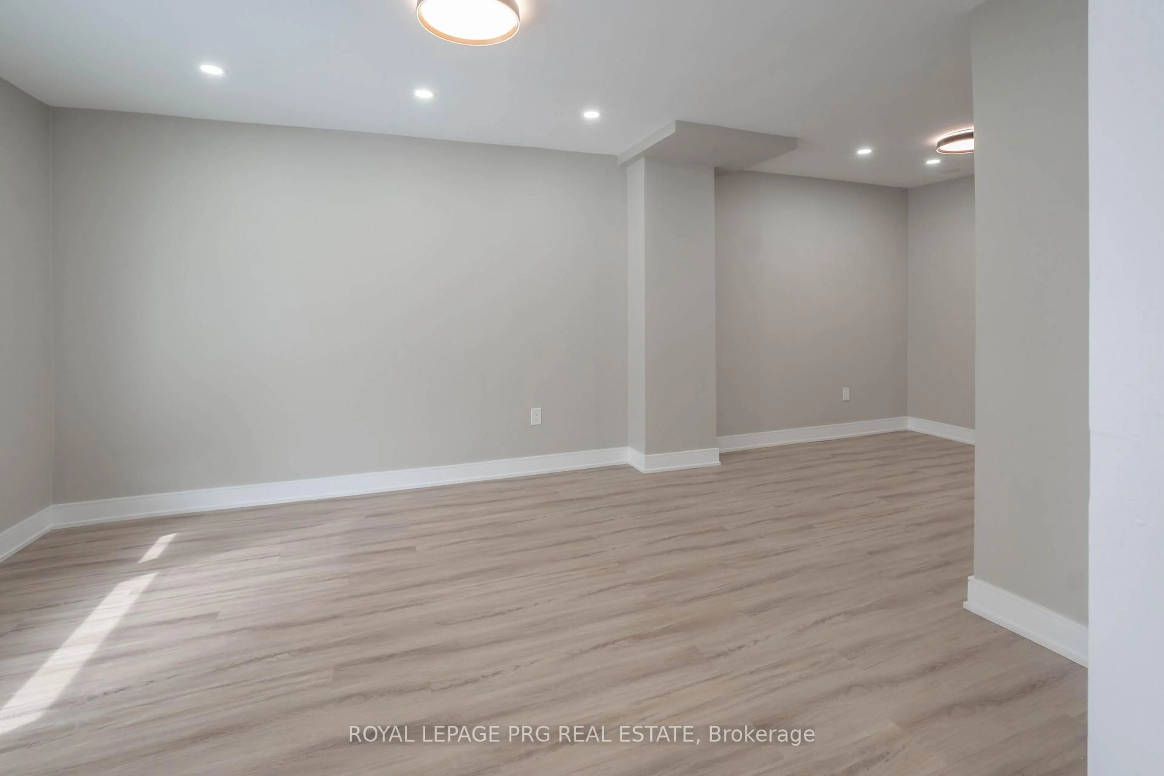 A pic of a room for 33 Glenmore Cres, Brampton Ontario L6S 1H9