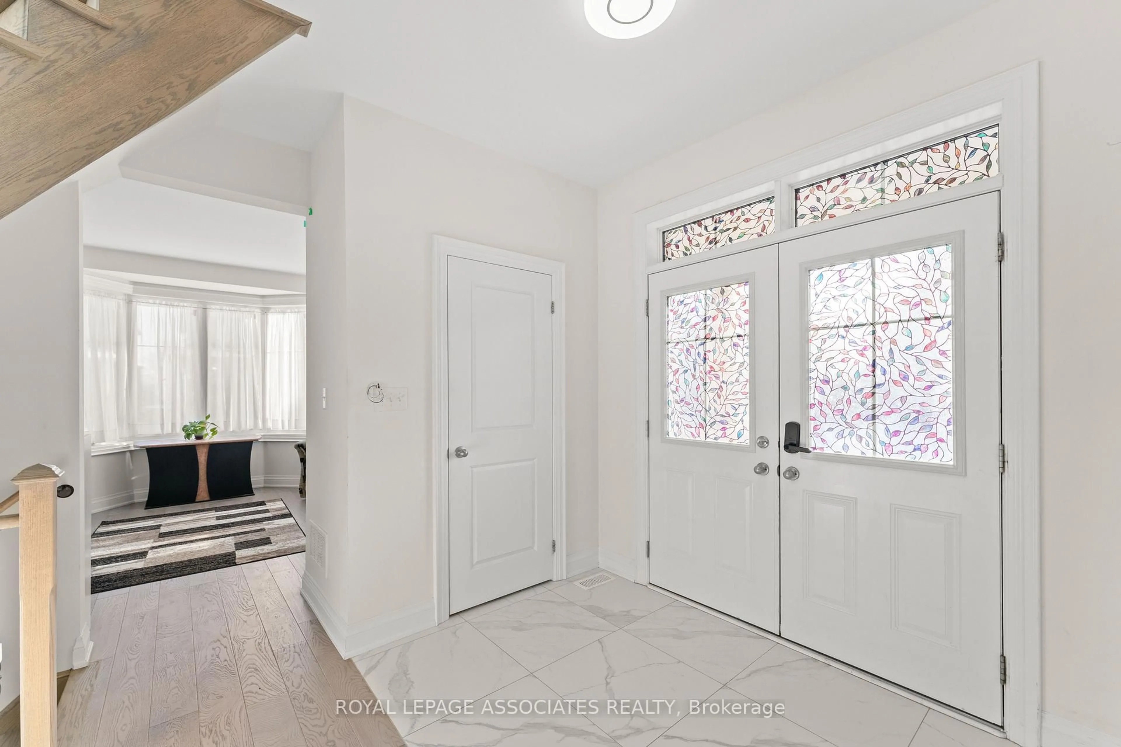 Indoor entryway for 15 Farringdon Cres, Brampton Ontario L7A 4Z5