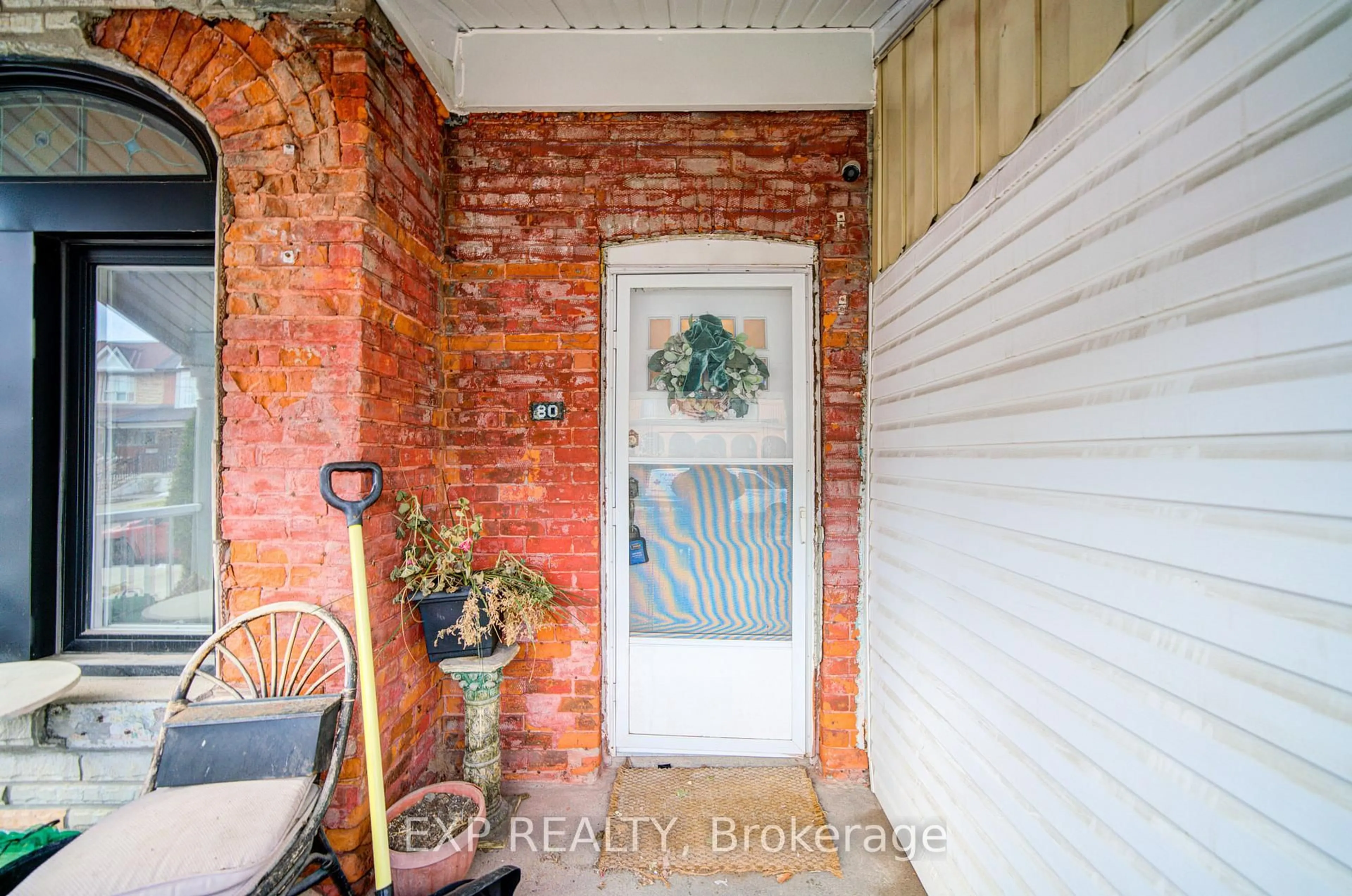 Indoor entryway for 80 Uxbridge Ave, Toronto Ontario M6N 2Y2