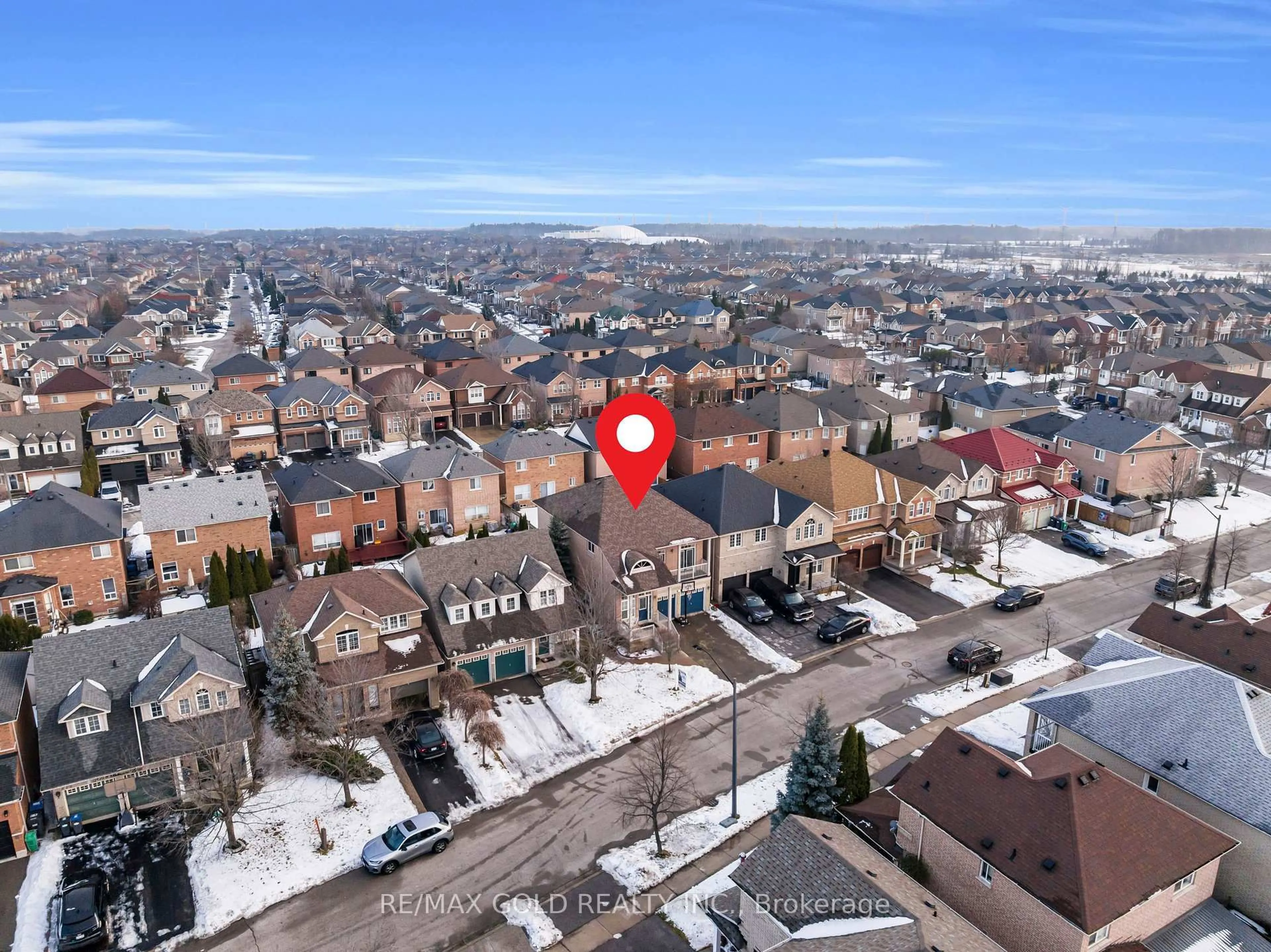 A pic from outside/outdoor area/front of a property/back of a property/a pic from drone, street for 3770 Brinwood Gate, Mississauga Ontario L5M 7H2