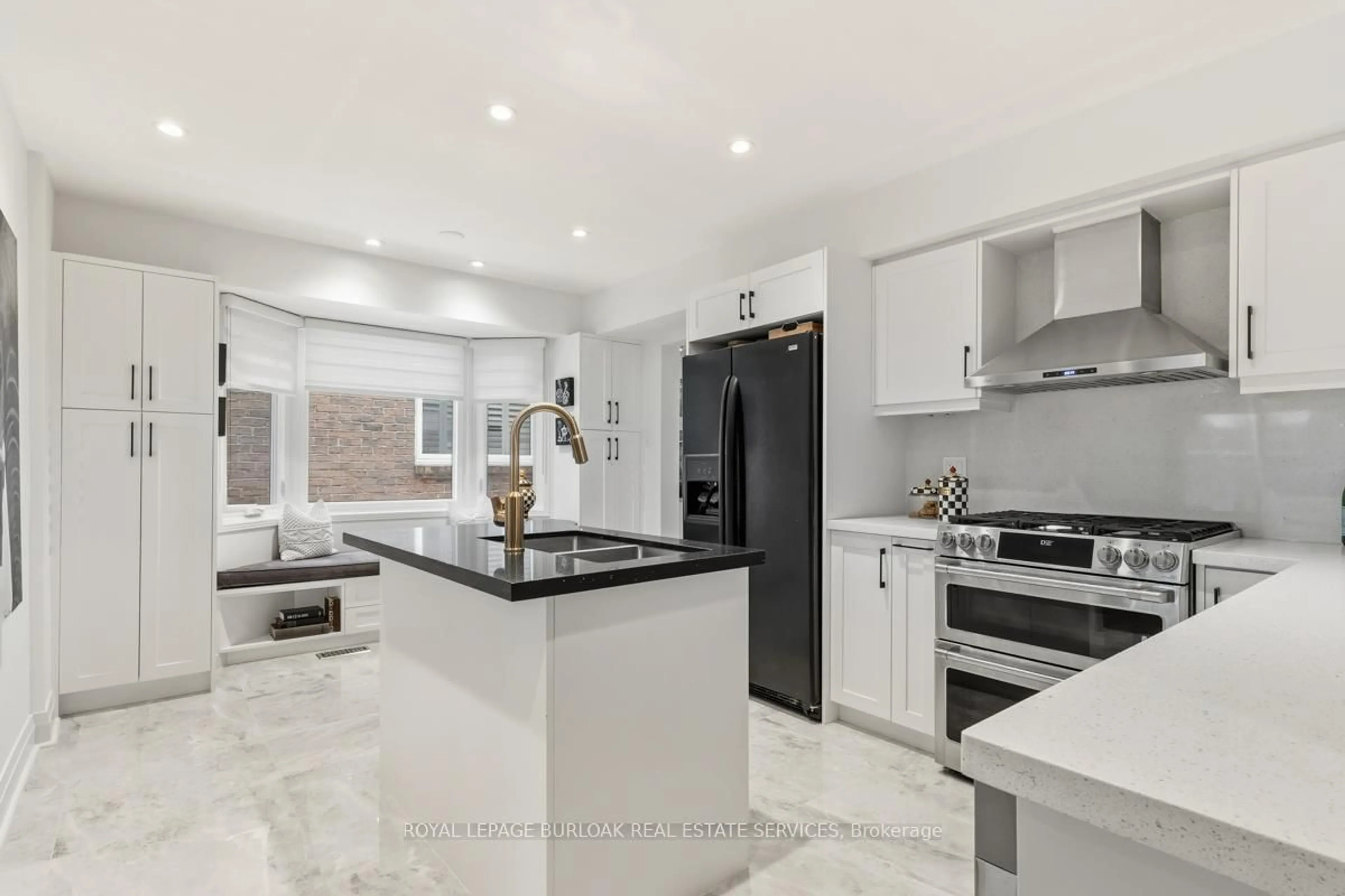 Open concept kitchen, ceramic/tile floor for 1219 Hammond St, Burlington Ontario L7S 2A3