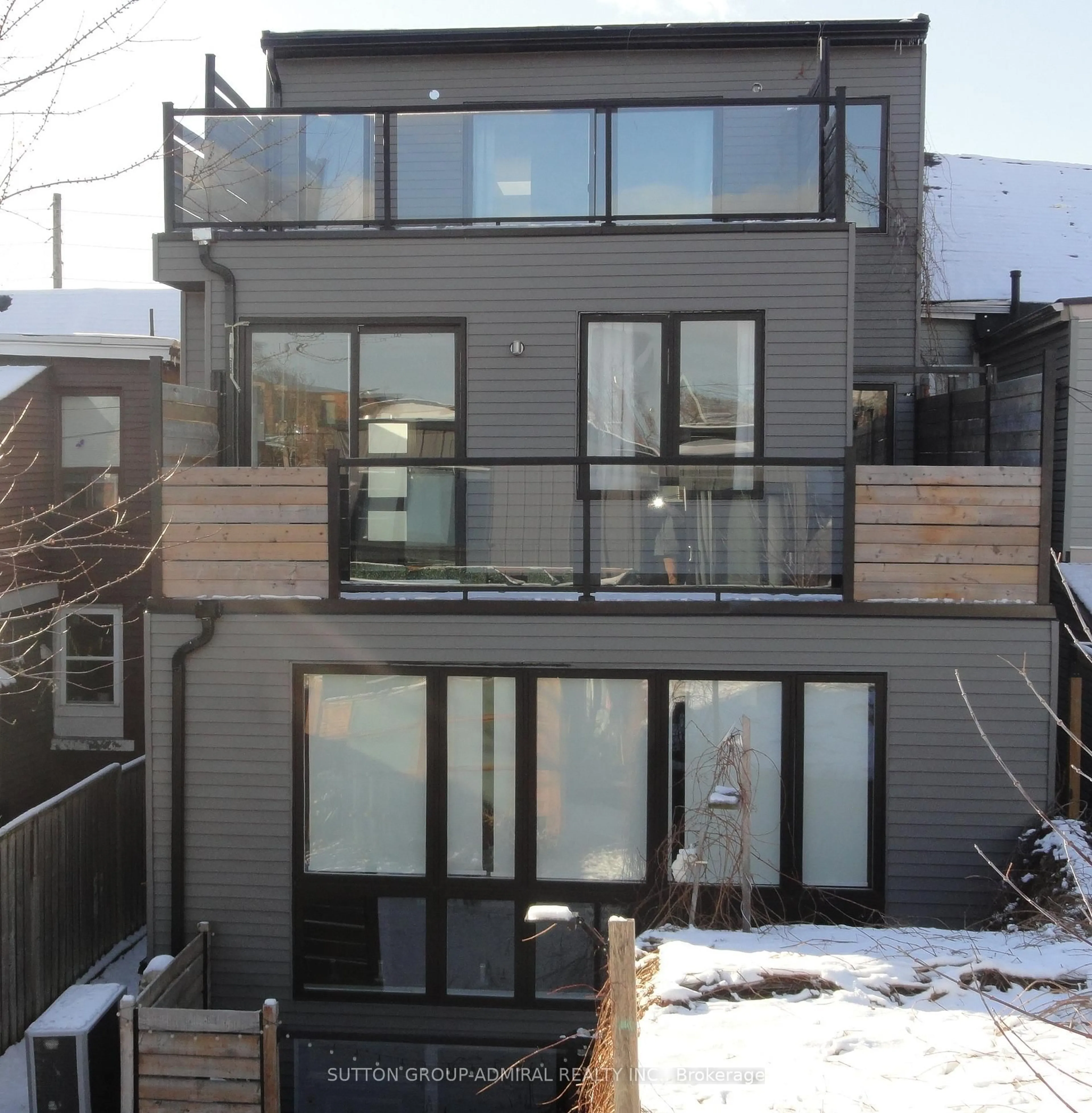 Unknown for 33 Edwin Ave, Toronto Ontario M6P 3Z2