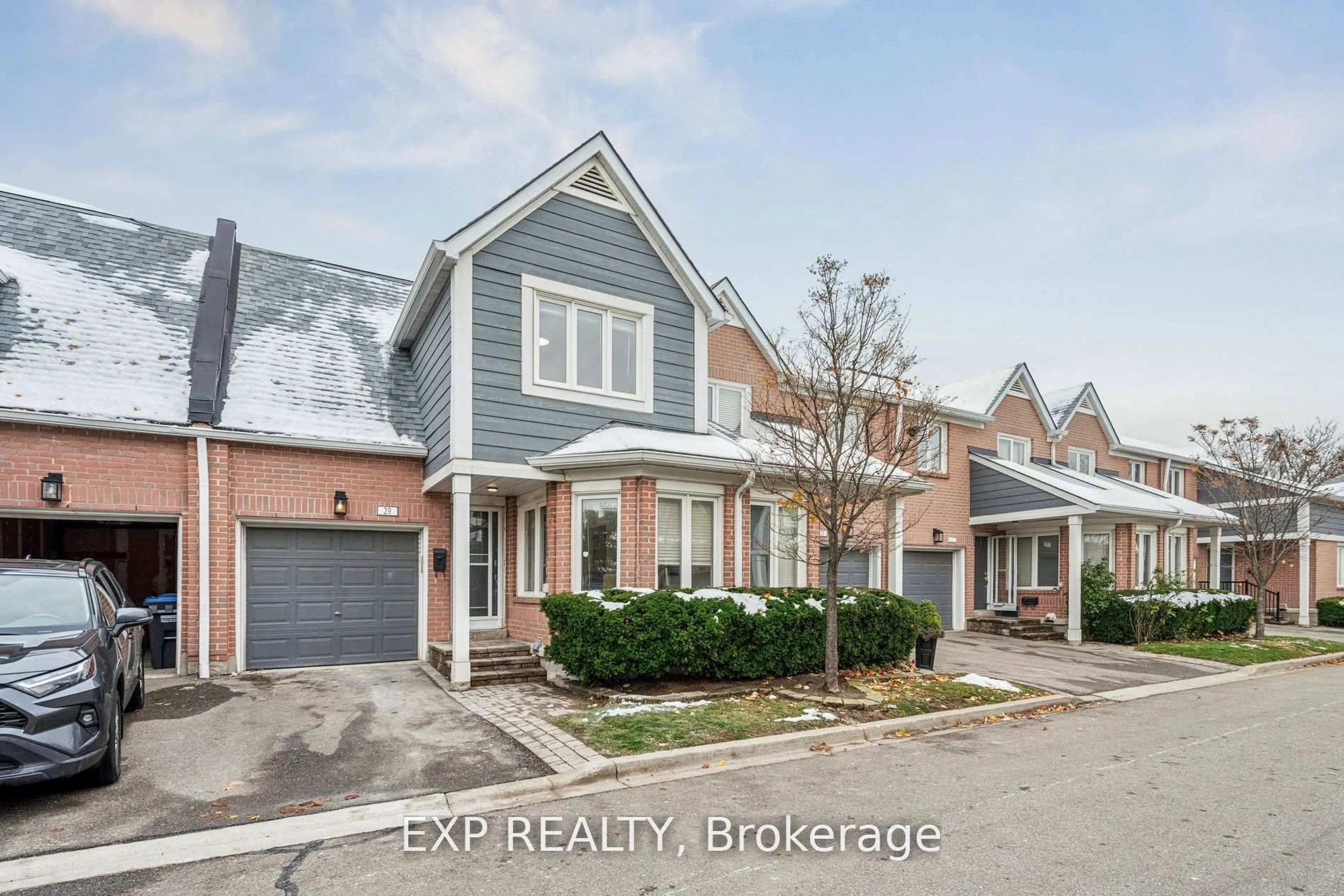 A pic from outside/outdoor area/front of a property/back of a property/a pic from drone, street for 2205 South Millway #29, Mississauga Ontario L5L 3T2