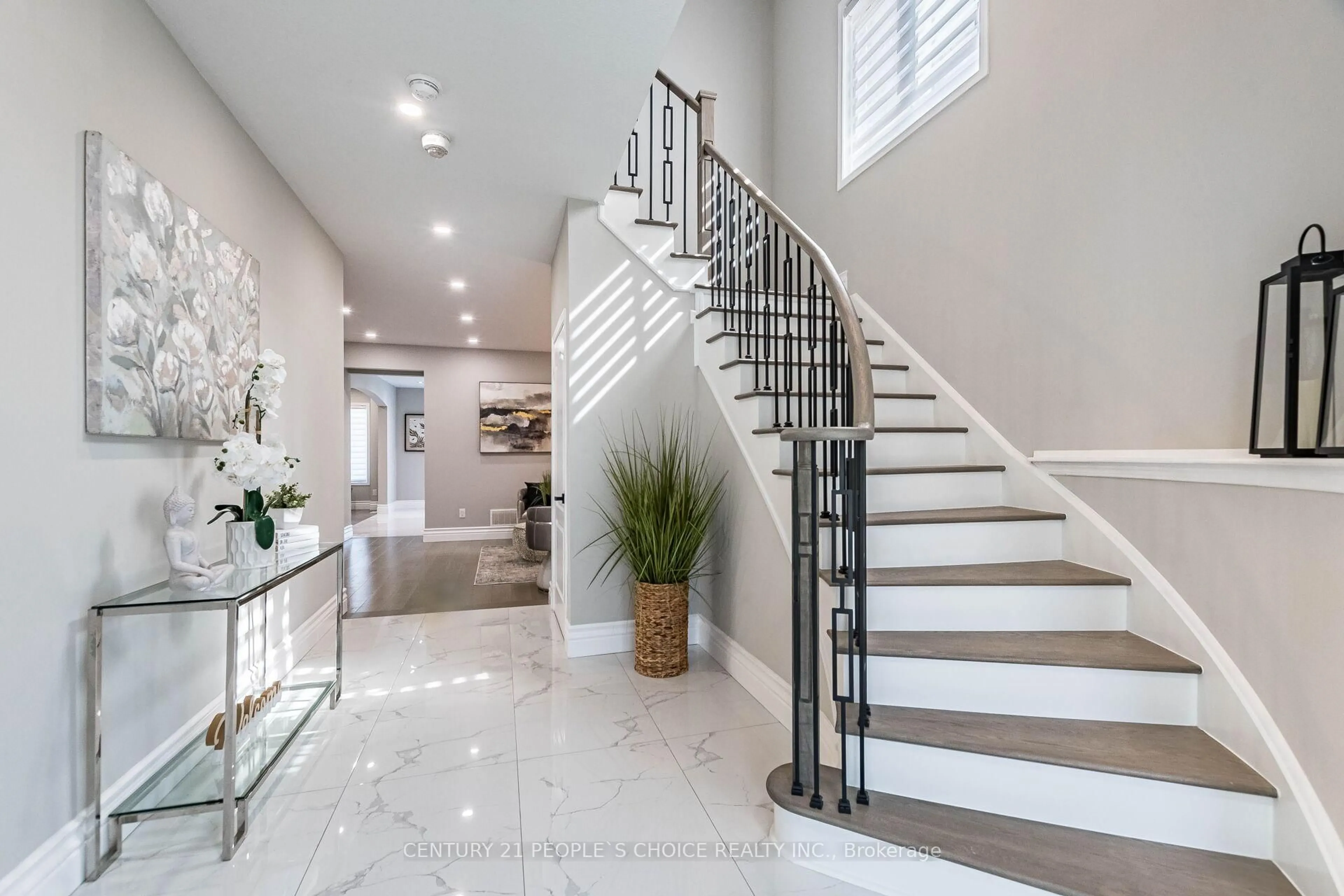 Indoor entryway for 78 Abercrombie Cres, Brampton Ontario L7A 4N3