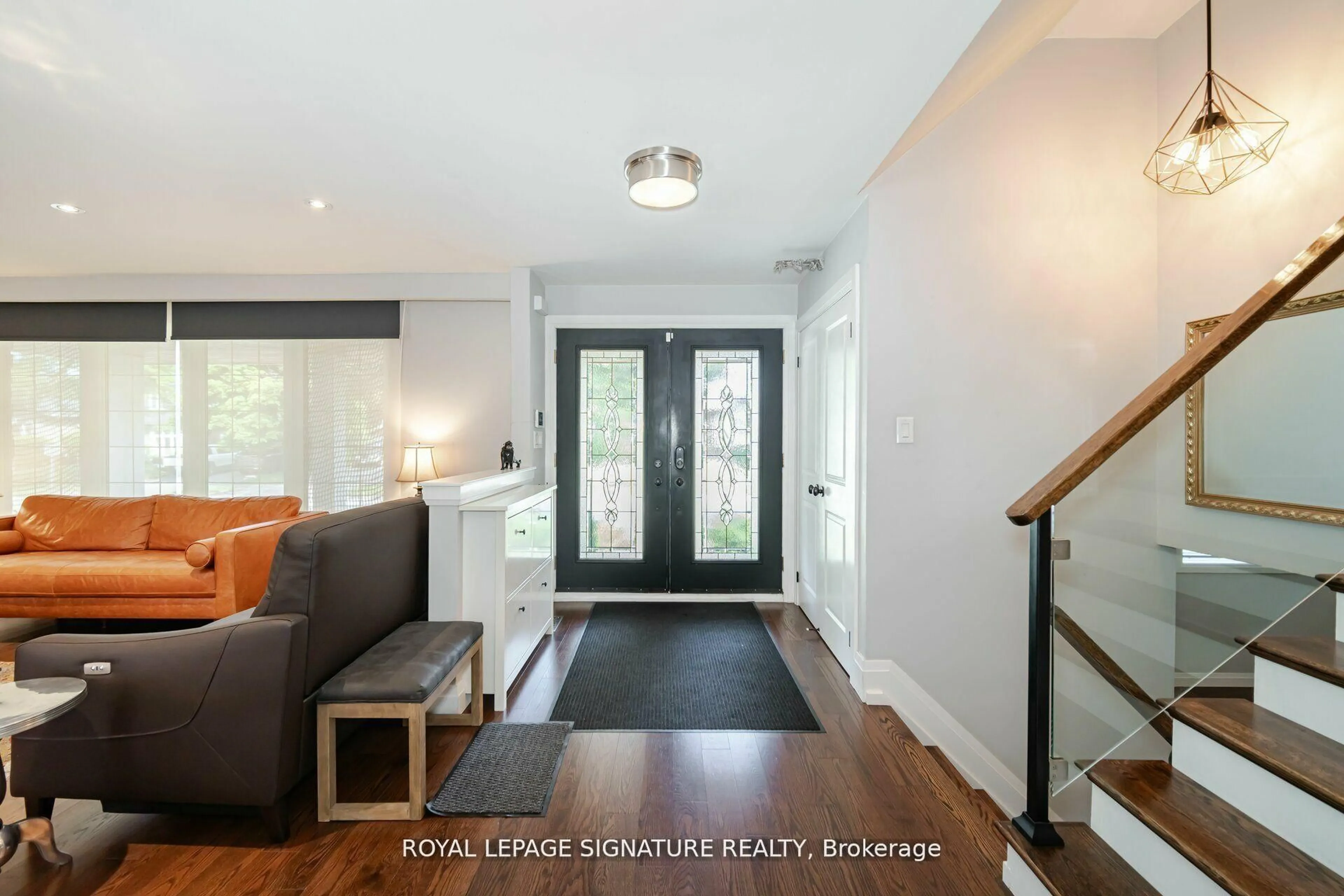 Indoor entryway for 2497 Wyatt St, Oakville Ontario L6L 2M7