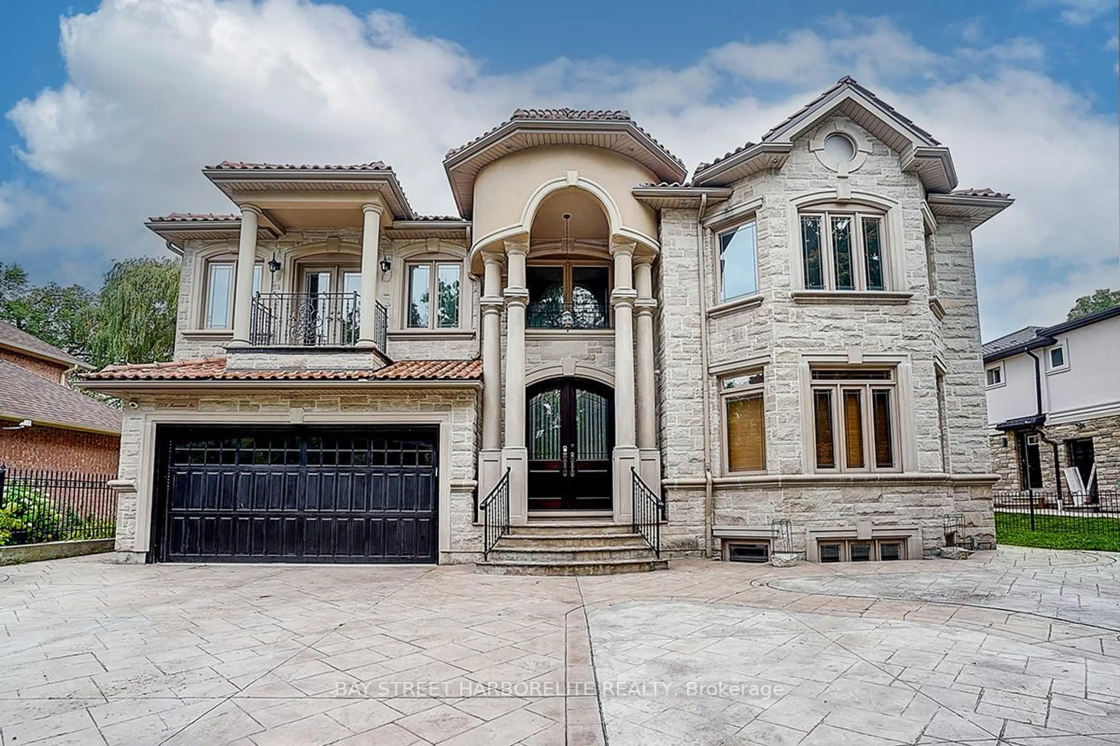 Home with brick exterior material, street for 2334 Hammond Rd, Mississauga Ontario L5K 1T2