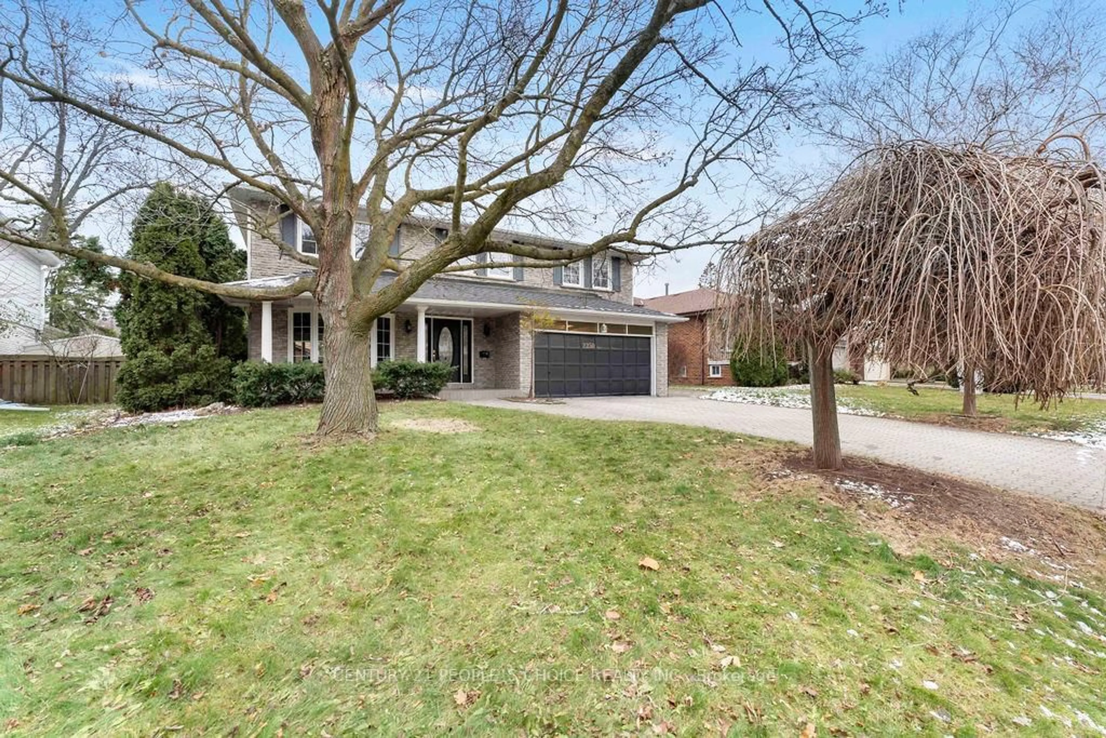 Home with brick exterior material, street for 2250 Kenbarb Rd, Mississauga Ontario L5B 2E8