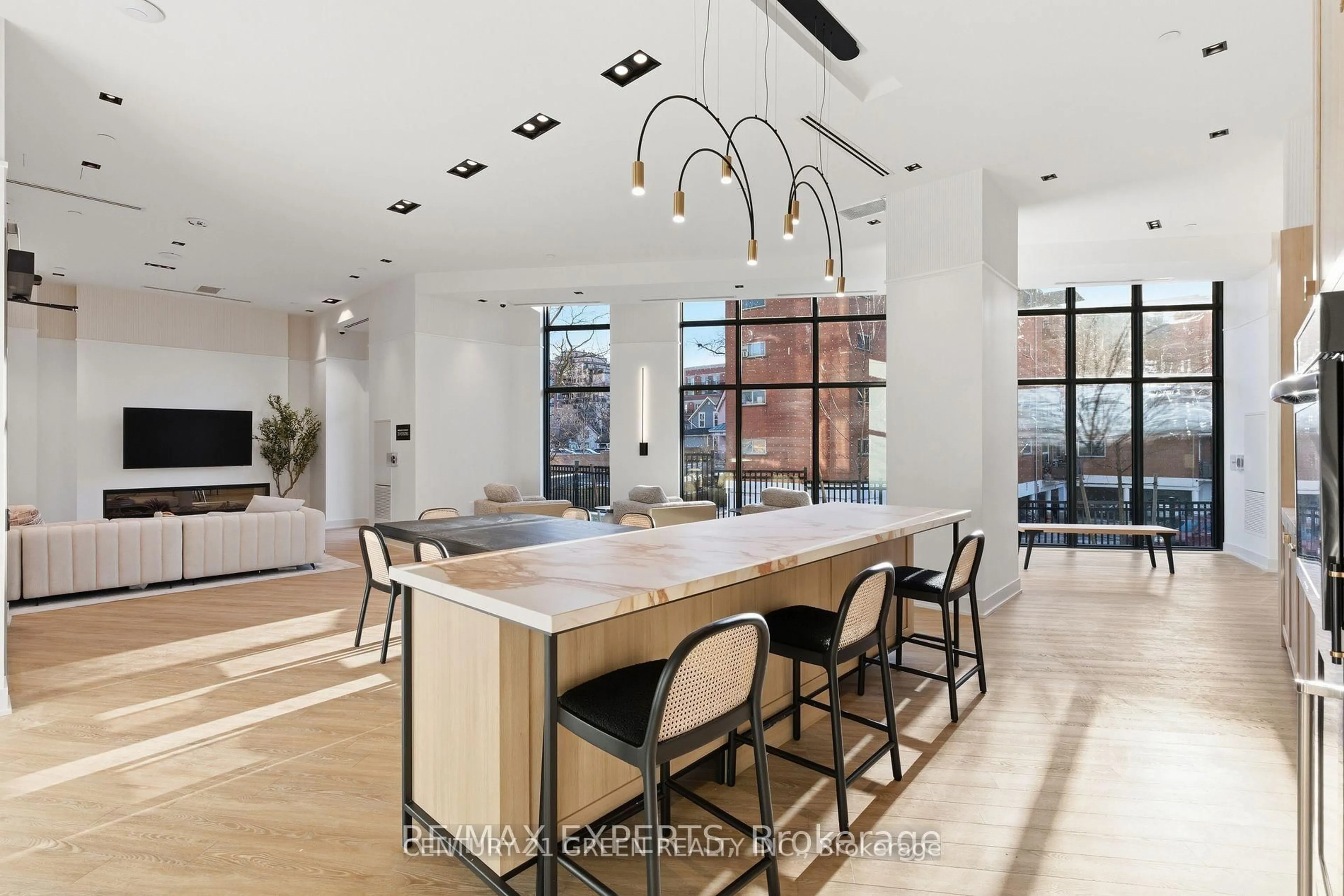 Open concept kitchen, ceramic/tile floor for 2088 James St #1002, Burlington Ontario L7R 0H2