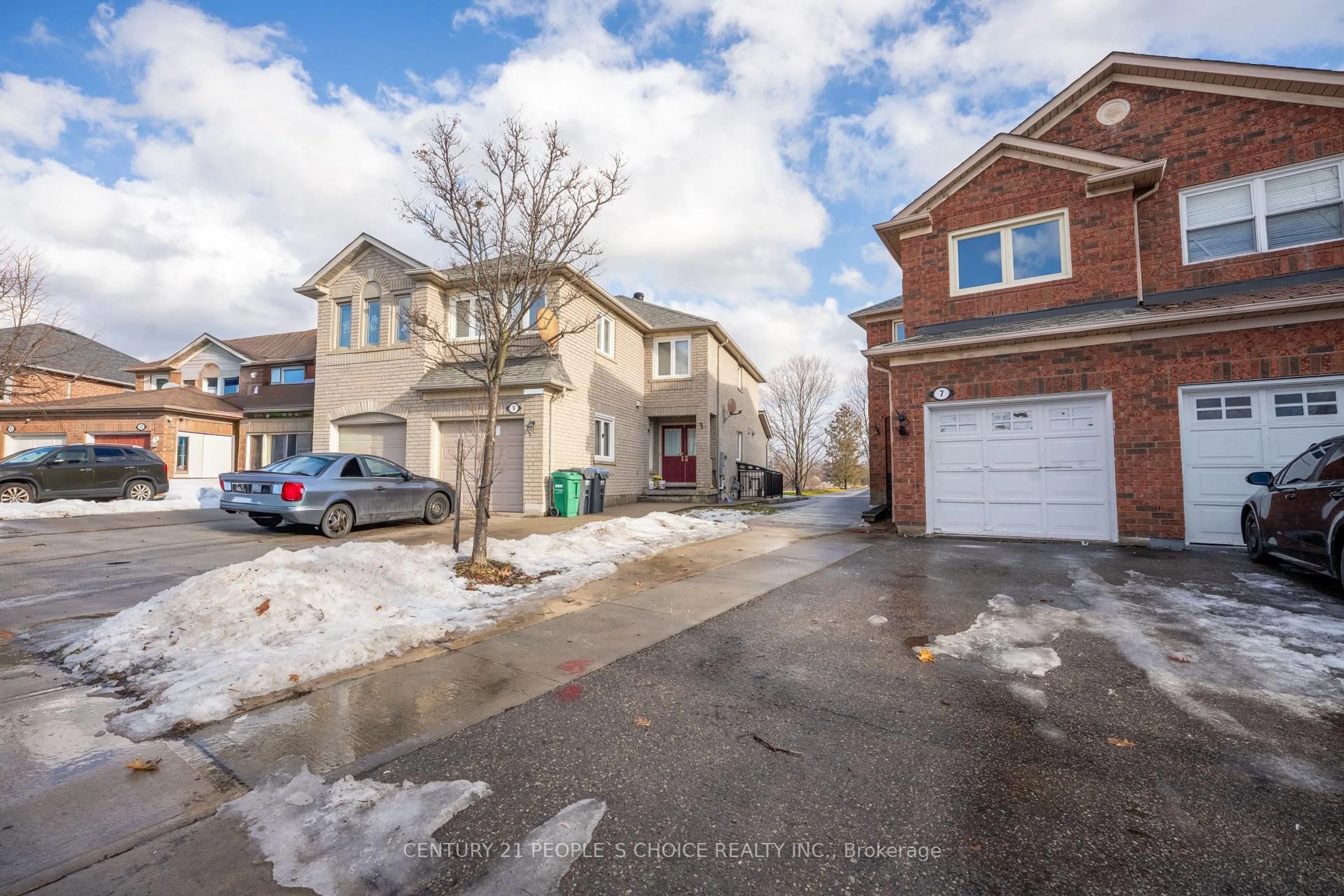 A pic from outside/outdoor area/front of a property/back of a property/a pic from drone, street for 7 Mount Fuji Cres, Brampton Ontario L6R 2L3