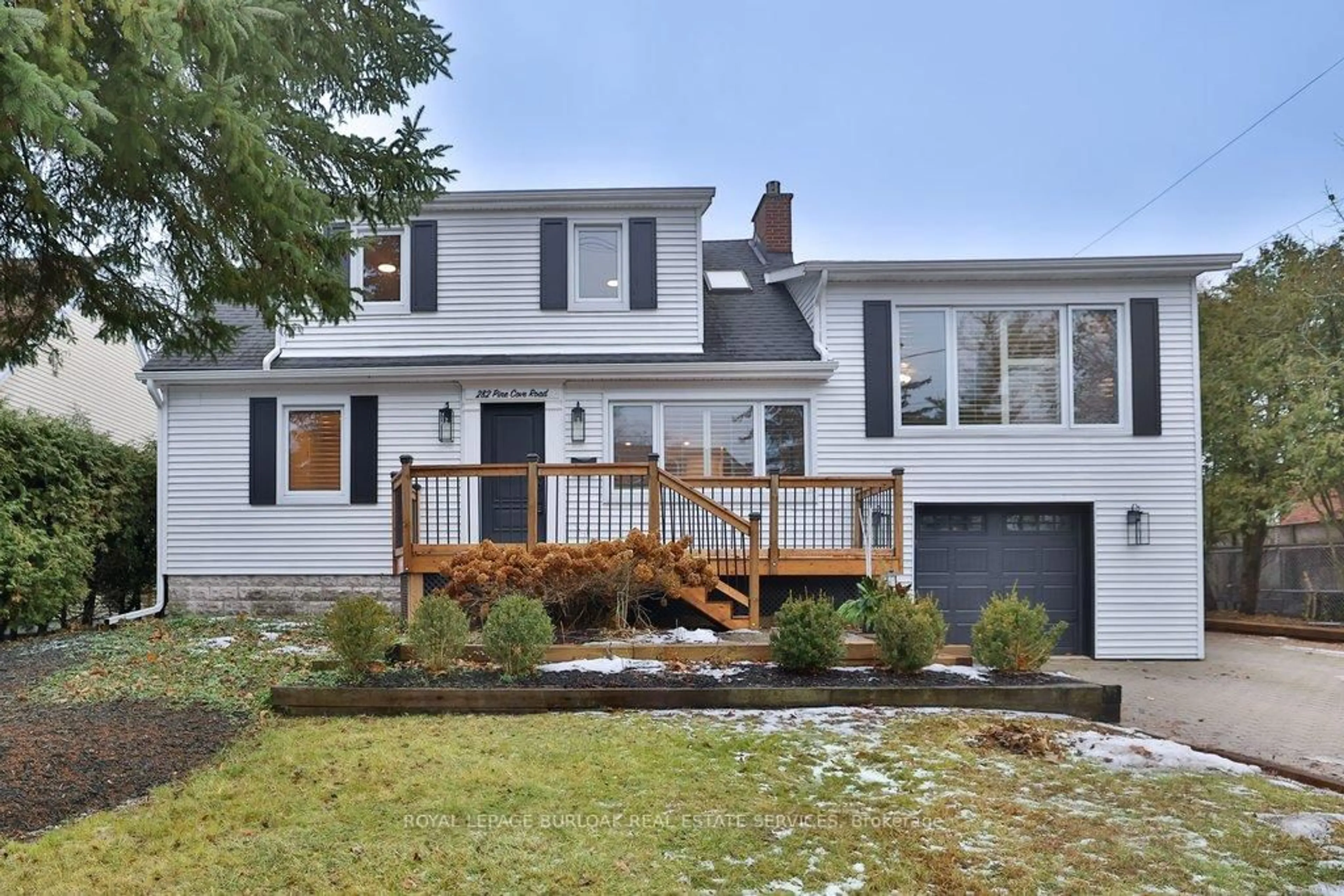 Home with vinyl exterior material, street for 282 Pine Cove Rd, Burlington Ontario L7N 1W2