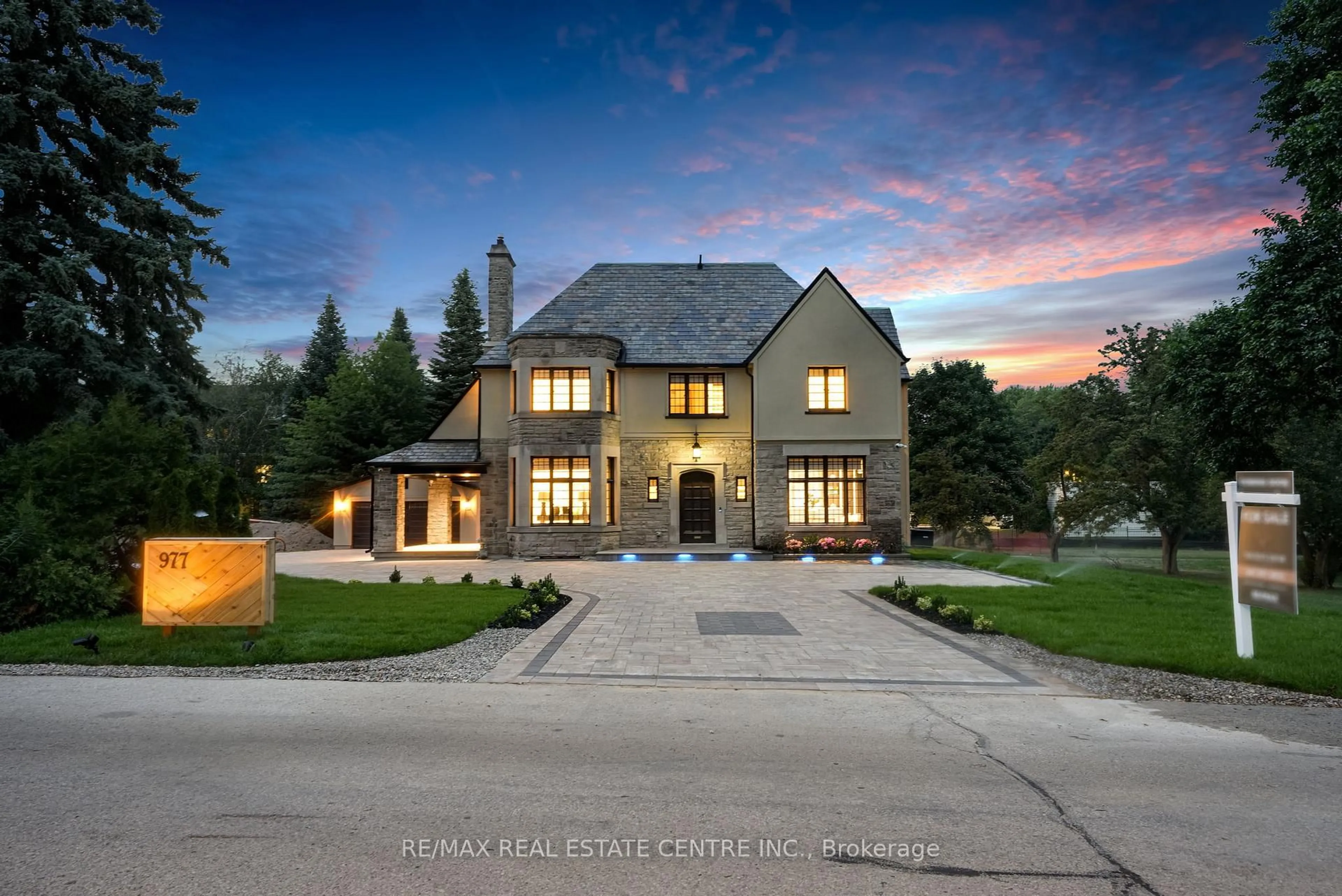 Home with brick exterior material, street for 977 Unsworth Ave, Burlington Ontario L7T 1R2