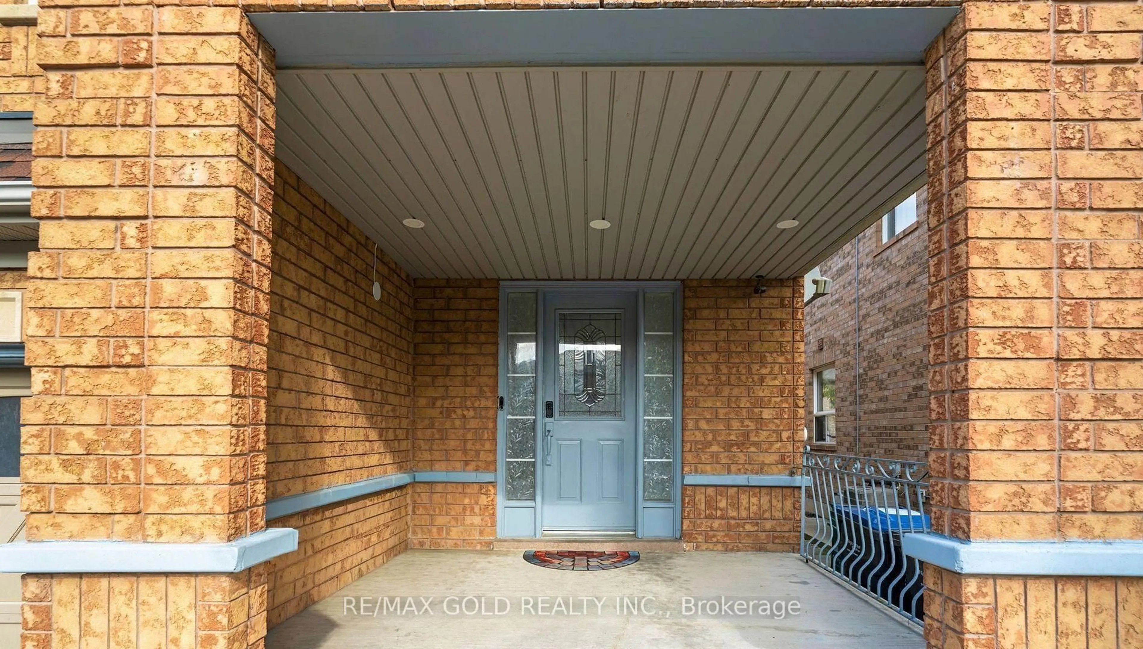 Indoor entryway for 5 Farthingale Cres, Brampton Ontario L7A 1R3