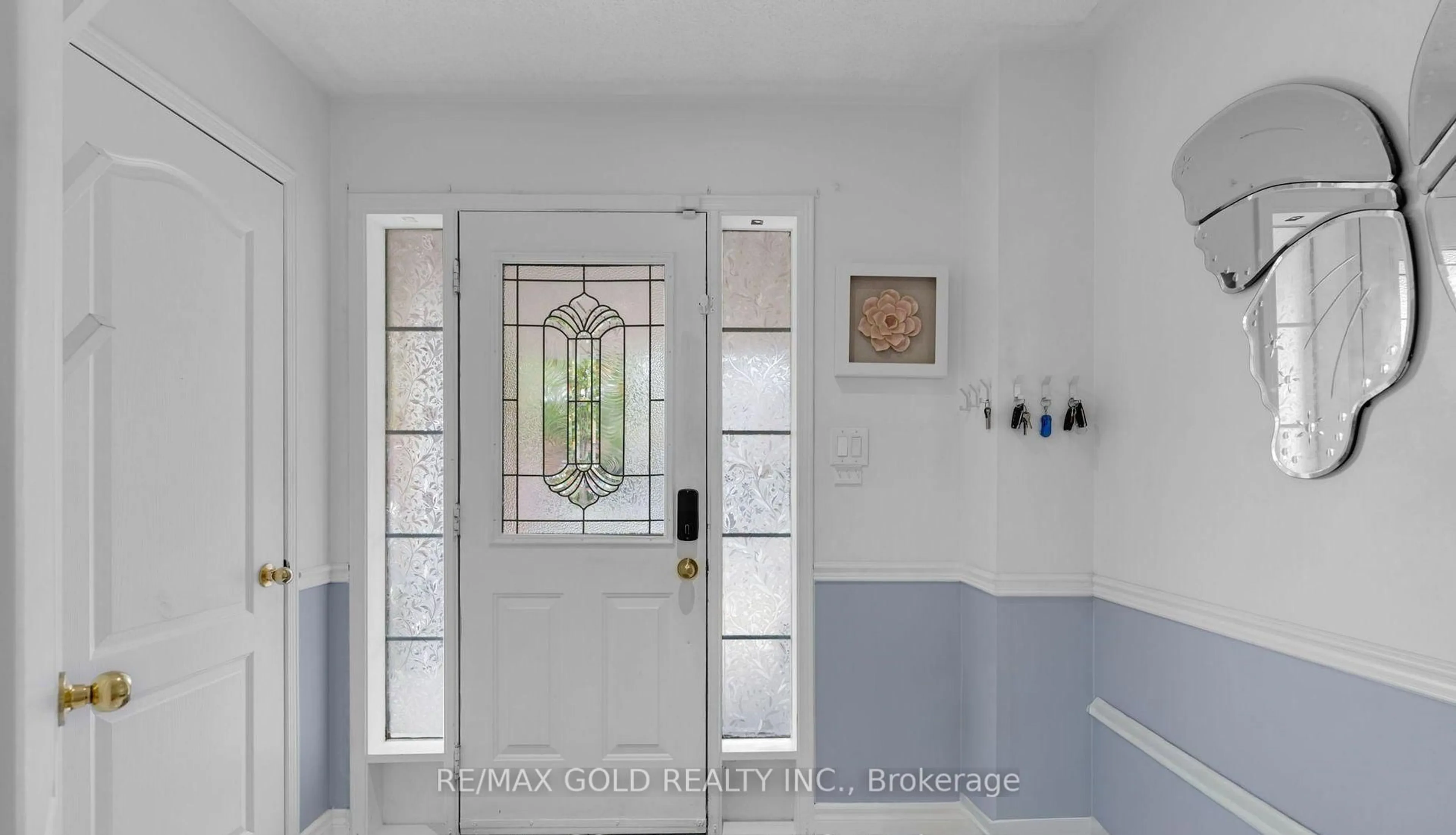 Indoor entryway for 5 Farthingale Cres, Brampton Ontario L7A 1R3