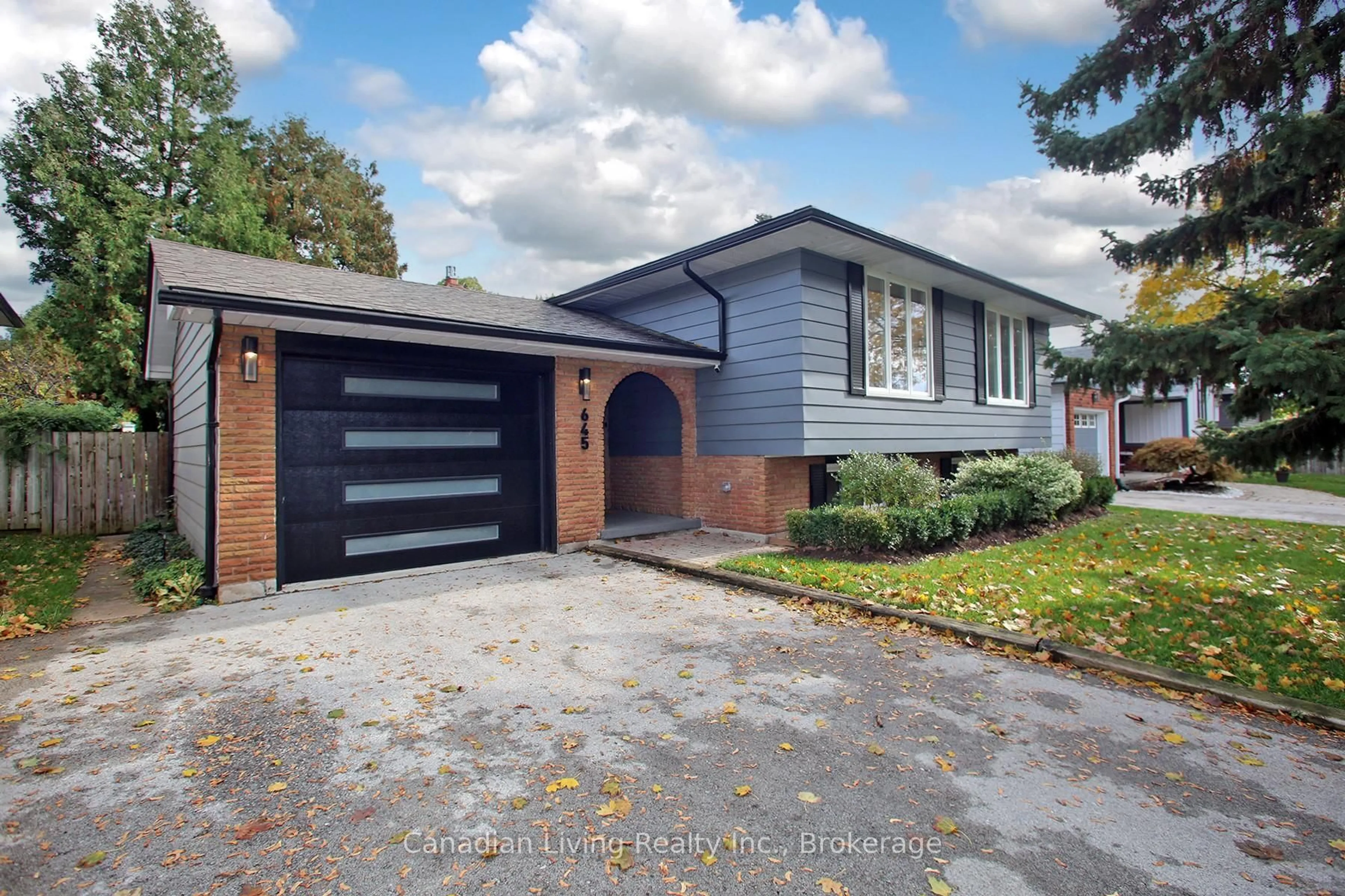 Home with brick exterior material, street for 645 Castleguard Cres, Burlington Ontario L7N 2W7