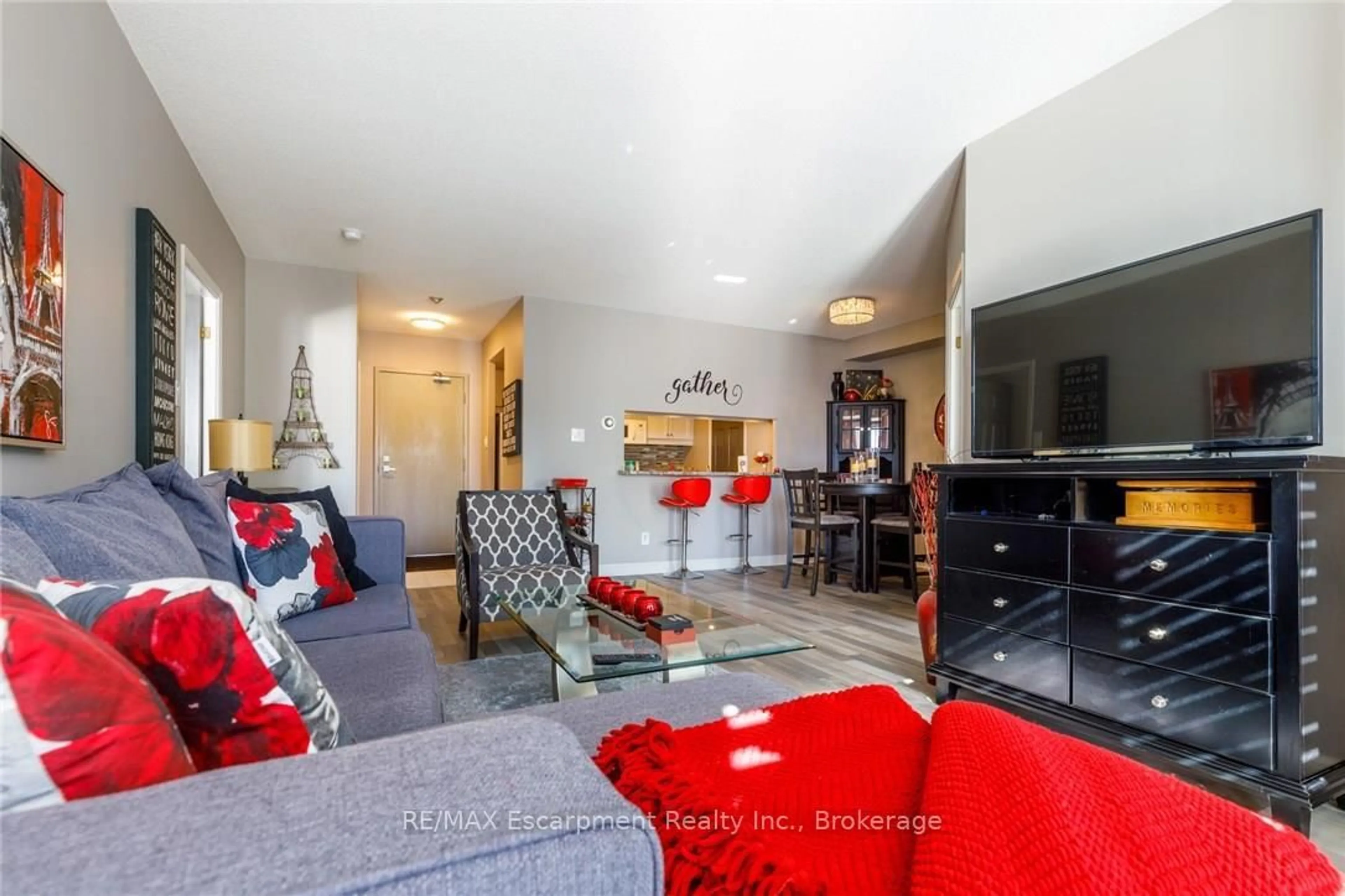 Living room with furniture, unknown for 430 PEARL St #408, Burlington Ontario L7R 4J8