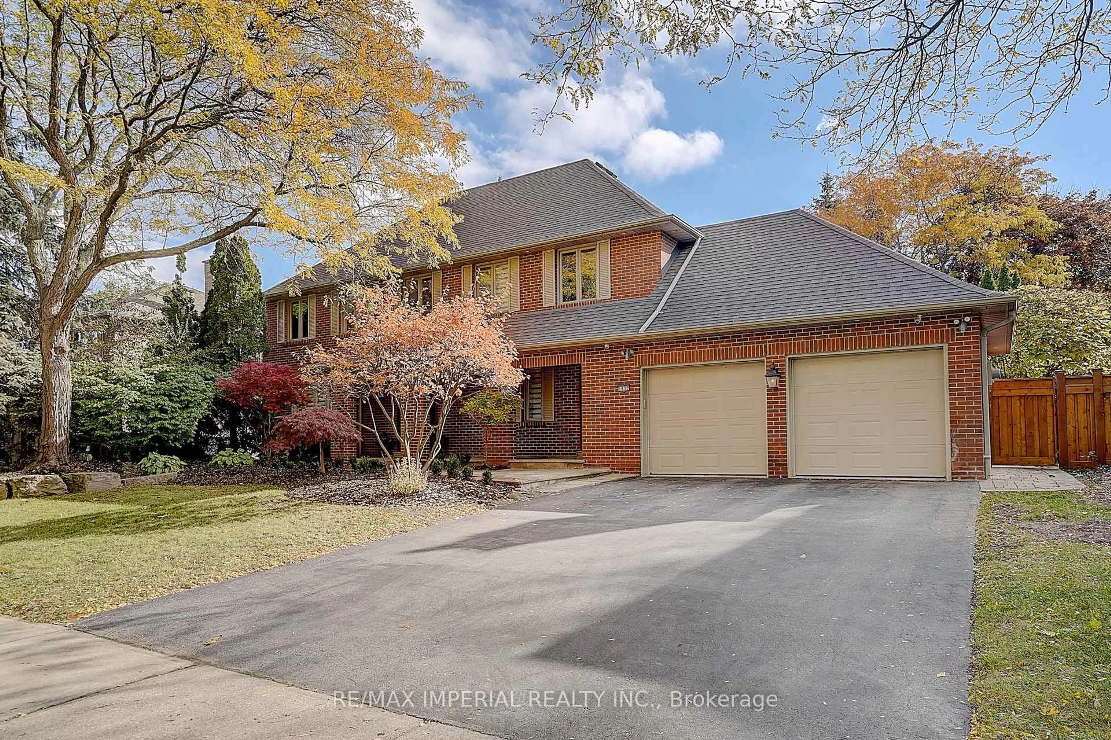 Home with brick exterior material, street for 1832 Pine Siskin Crt, Mississauga Ontario L5L 2Y3