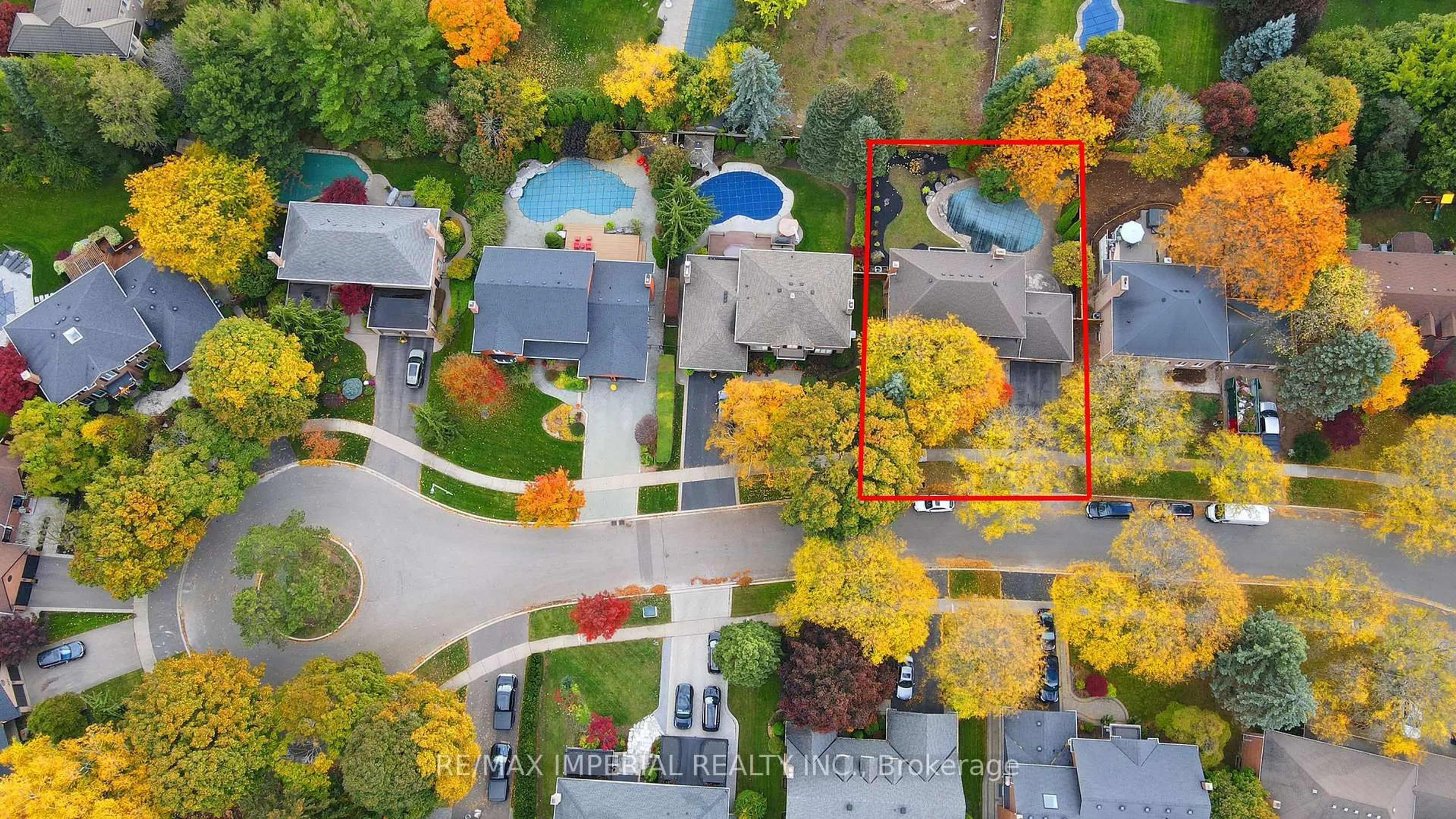 A pic from outside/outdoor area/front of a property/back of a property/a pic from drone, street for 1832 Pine Siskin Crt, Mississauga Ontario L5L 2Y3