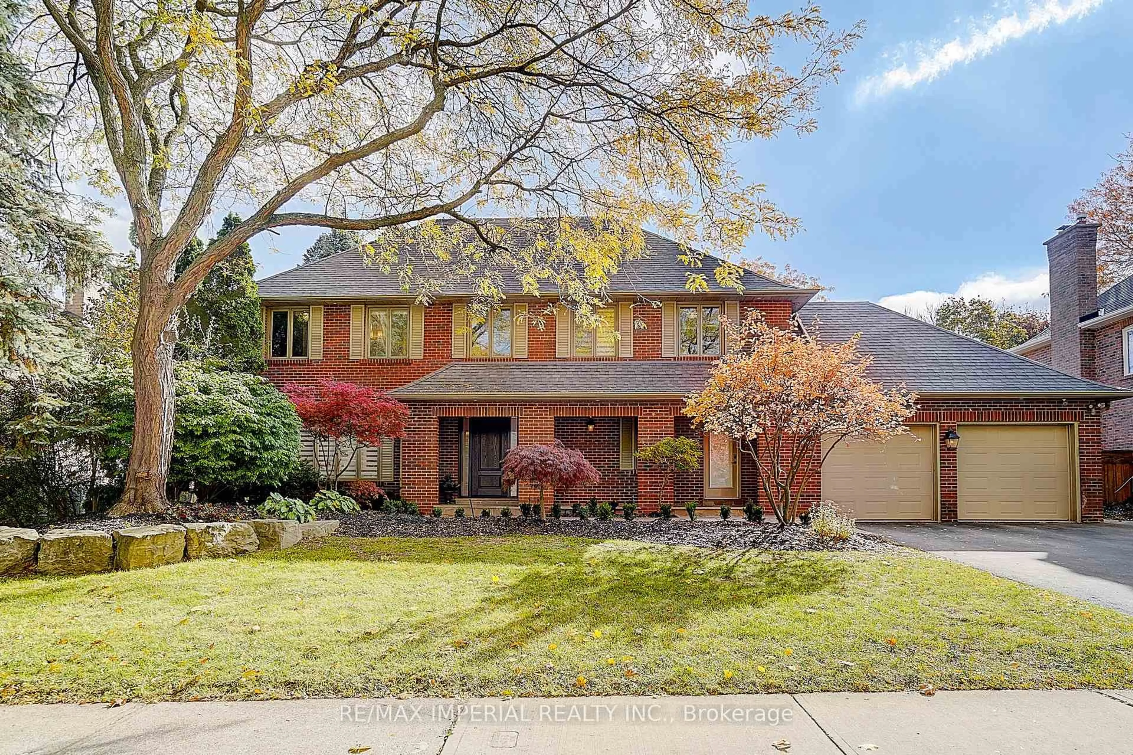 Home with brick exterior material, street for 1832 Pine Siskin Crt, Mississauga Ontario L5L 2Y3