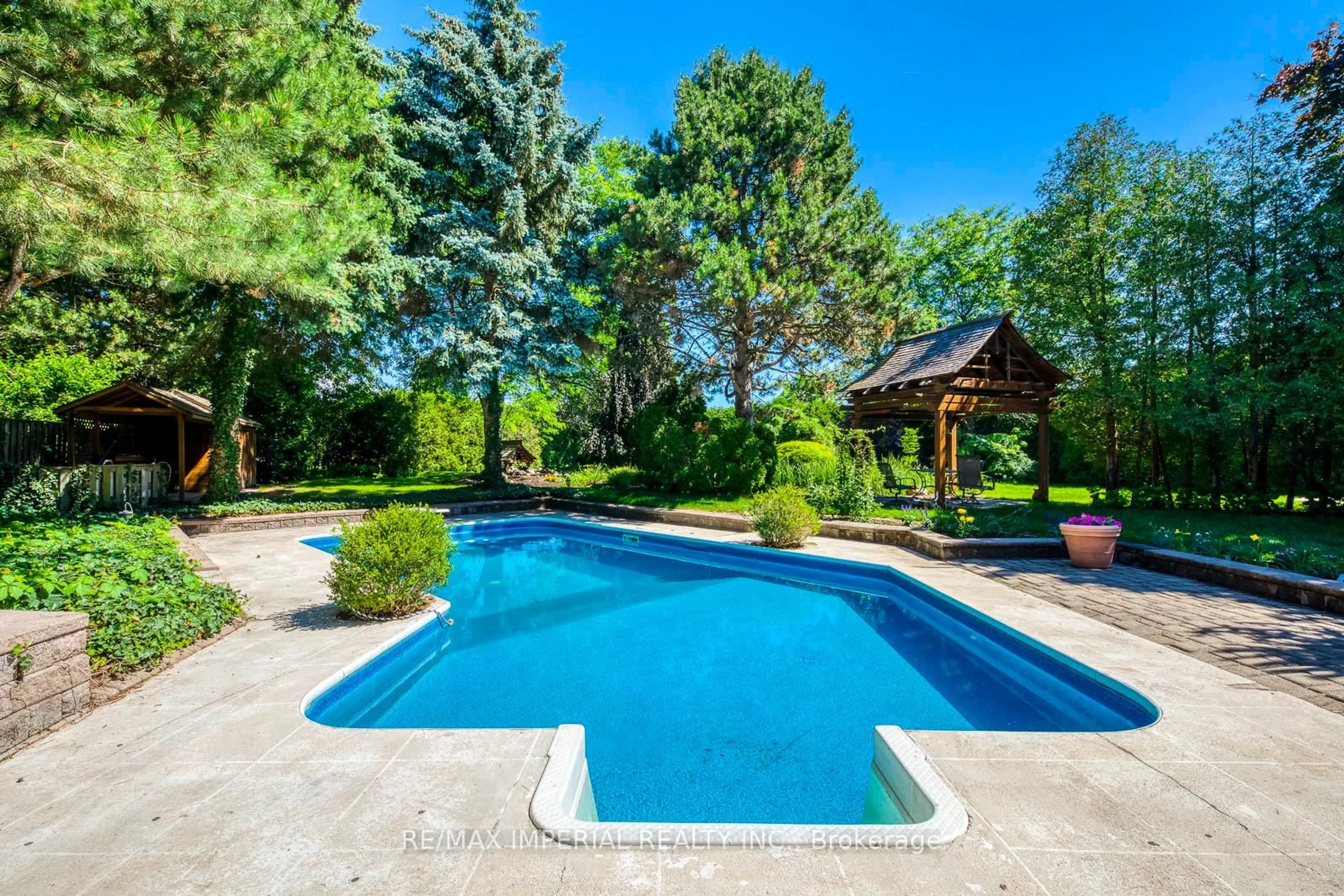 Pool for 341 Acacia Crt, Oakville Ontario L6J 6K5