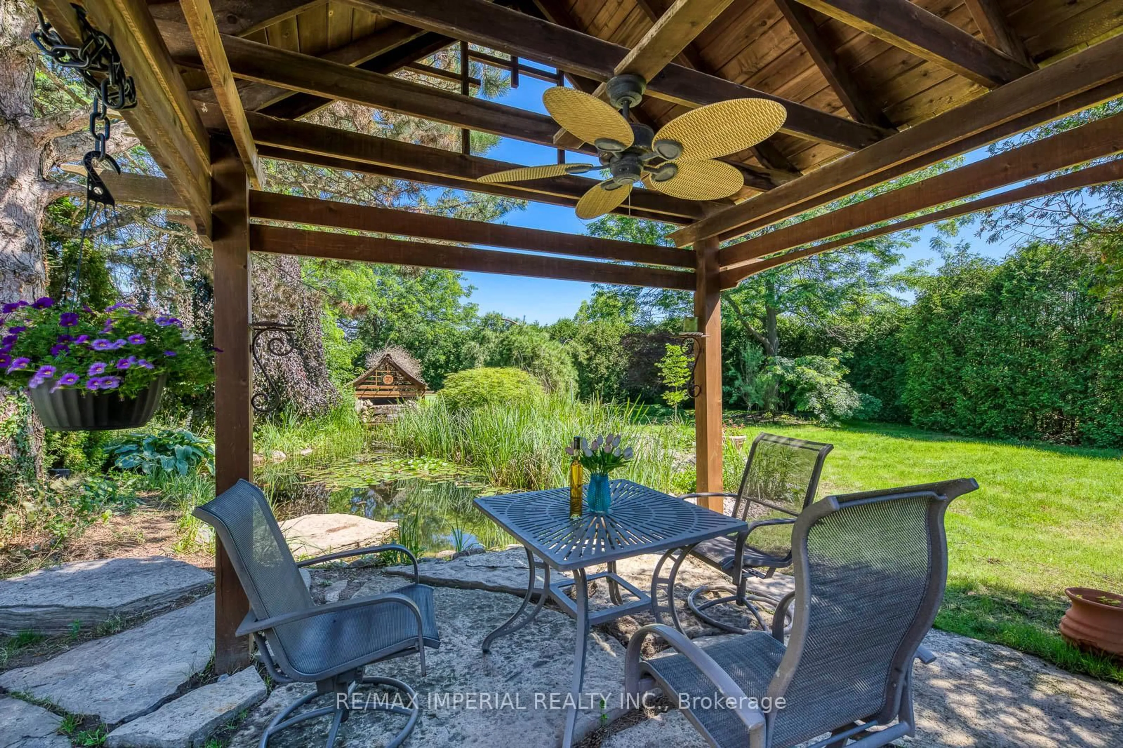 Patio, water/lake/river/ocean view for 341 Acacia Crt, Oakville Ontario L6J 6K5