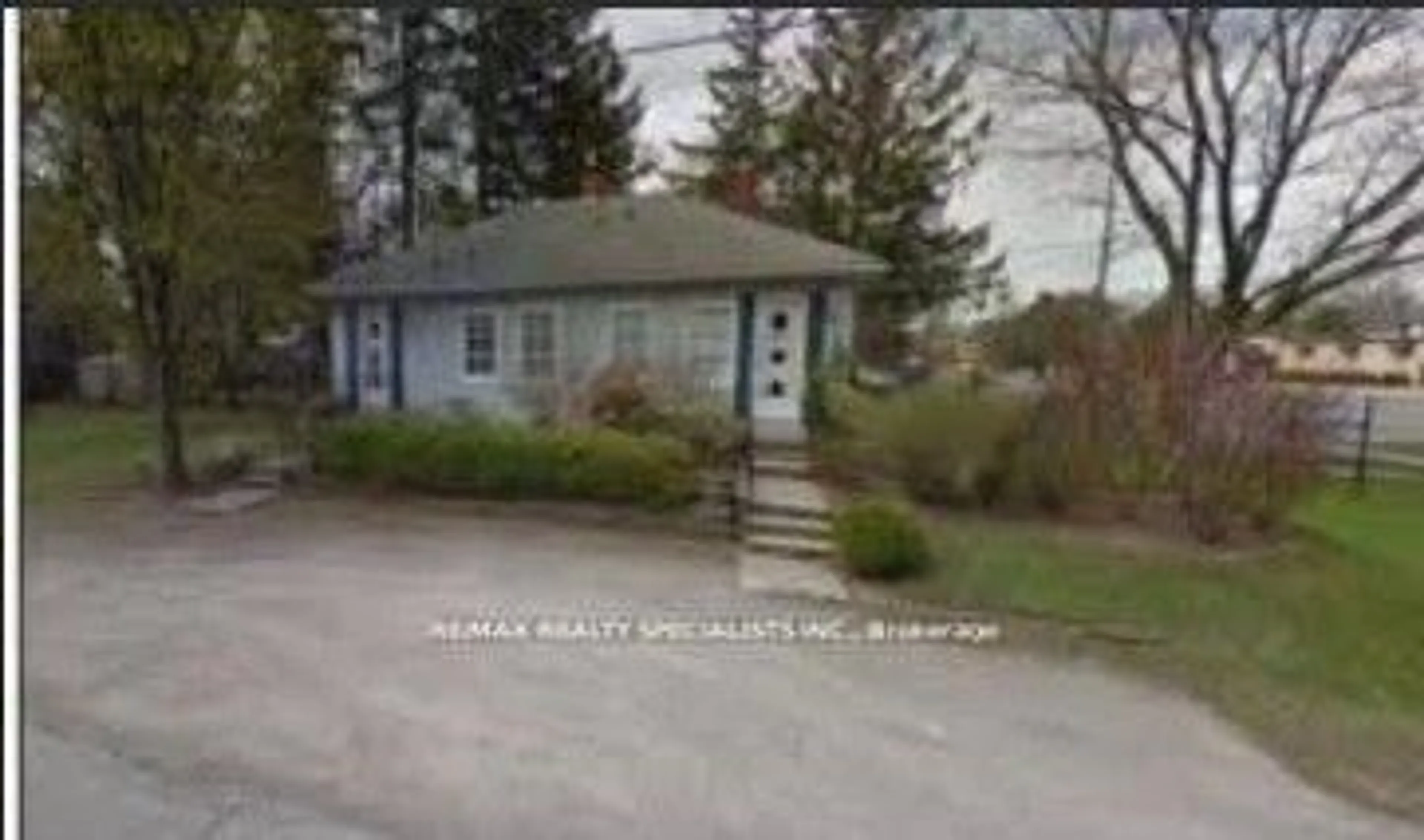 Blurry image for 990-992 Birchwood Ave, Burlington Ontario L7T 2H8