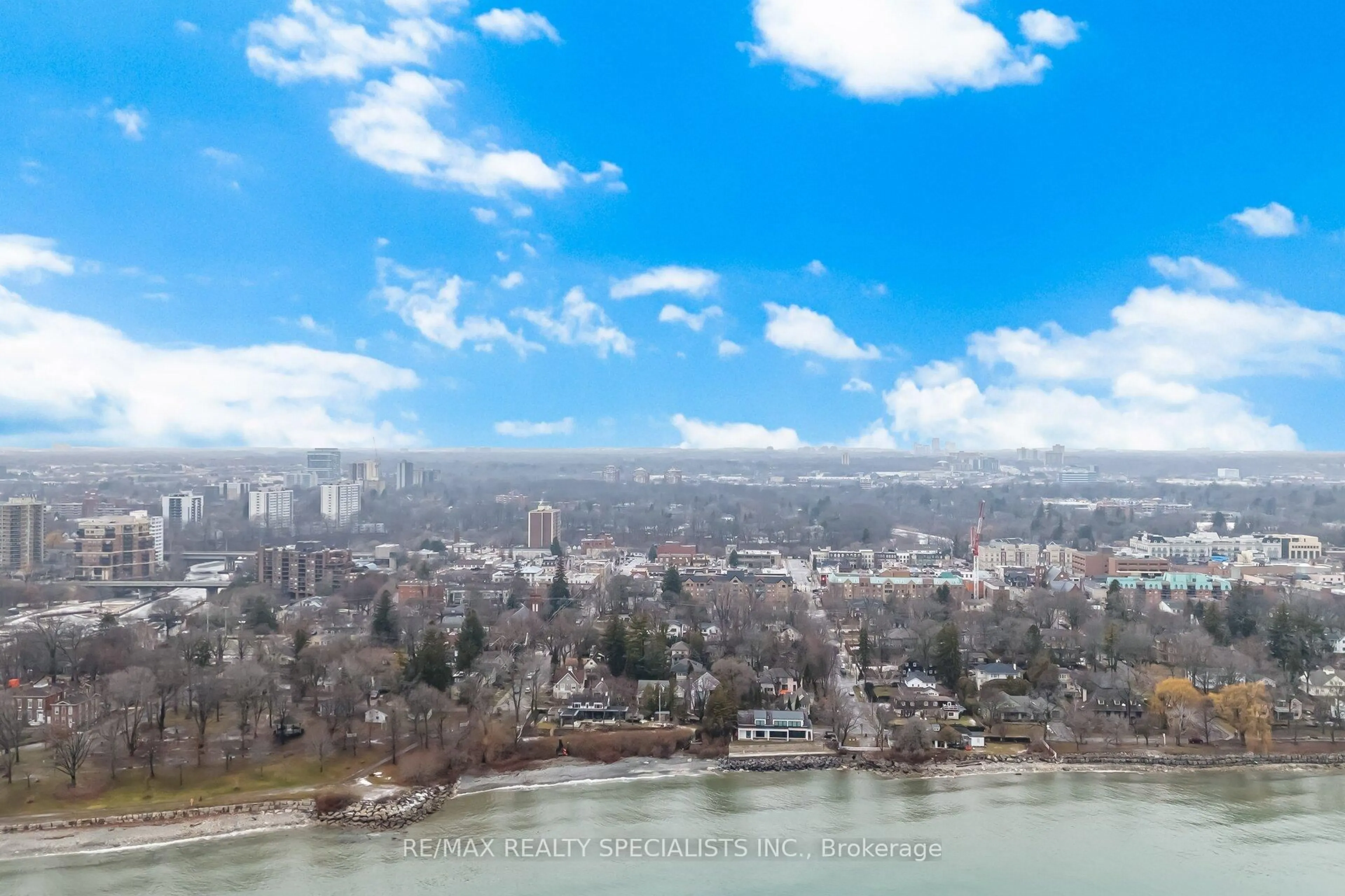 Blurry image for 185 Robinson St #304, Oakville Ontario L6J 7P6