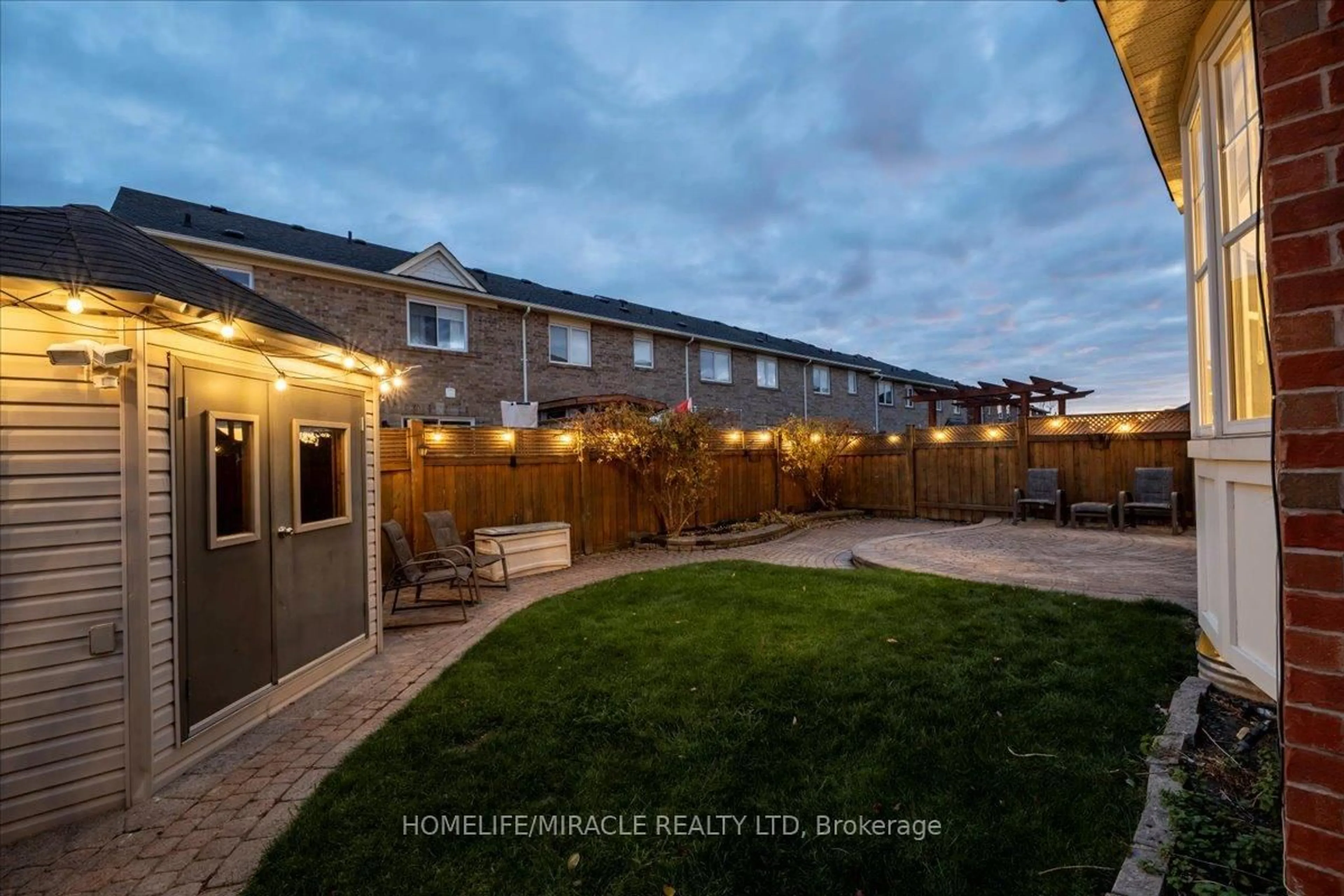 Patio, street for 730 Bolingbroke Dr, Milton Ontario L9T 6Z3