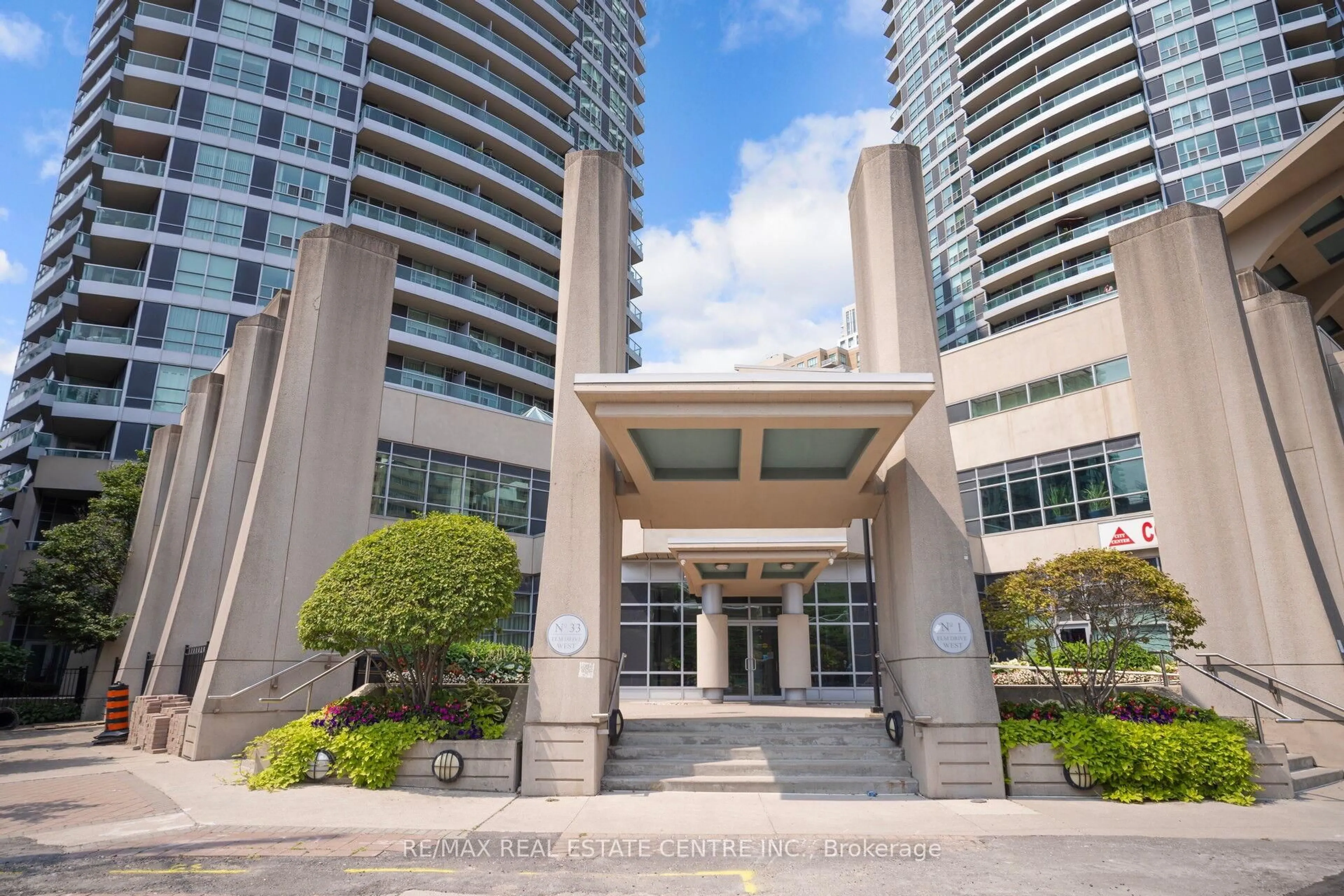 Indoor foyer for 1 Elm Dr #302, Mississauga Ontario L5B 4M1