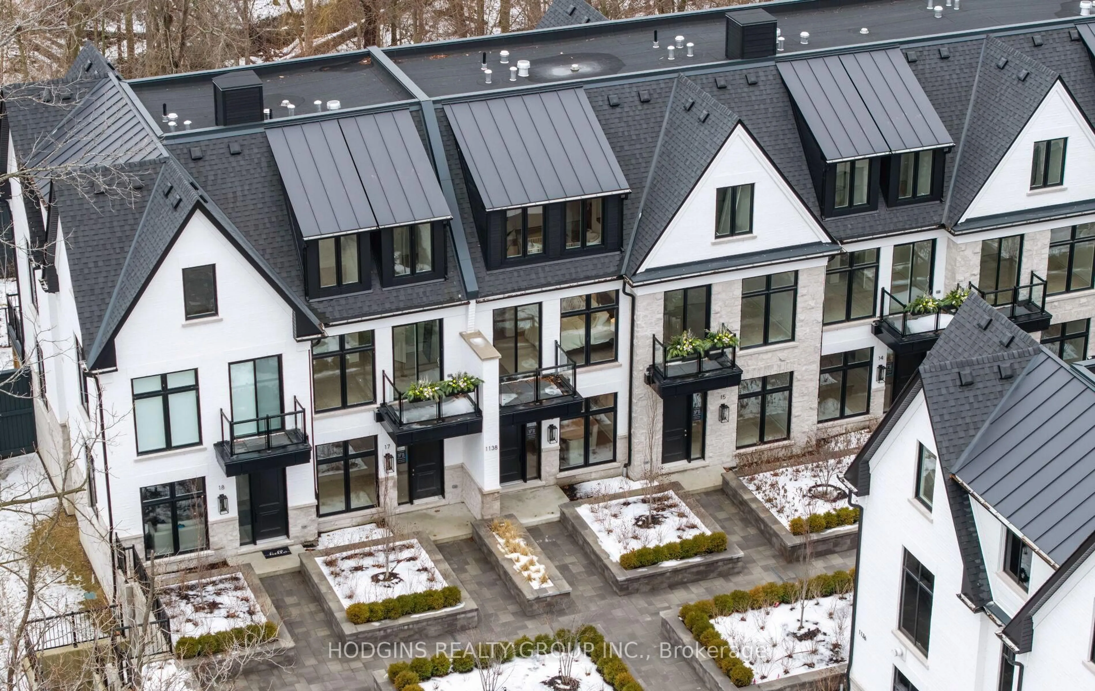 A pic from outside/outdoor area/front of a property/back of a property/a pic from drone, unknown for 1136 Mona Rd #4, Mississauga Ontario L5G 0C8