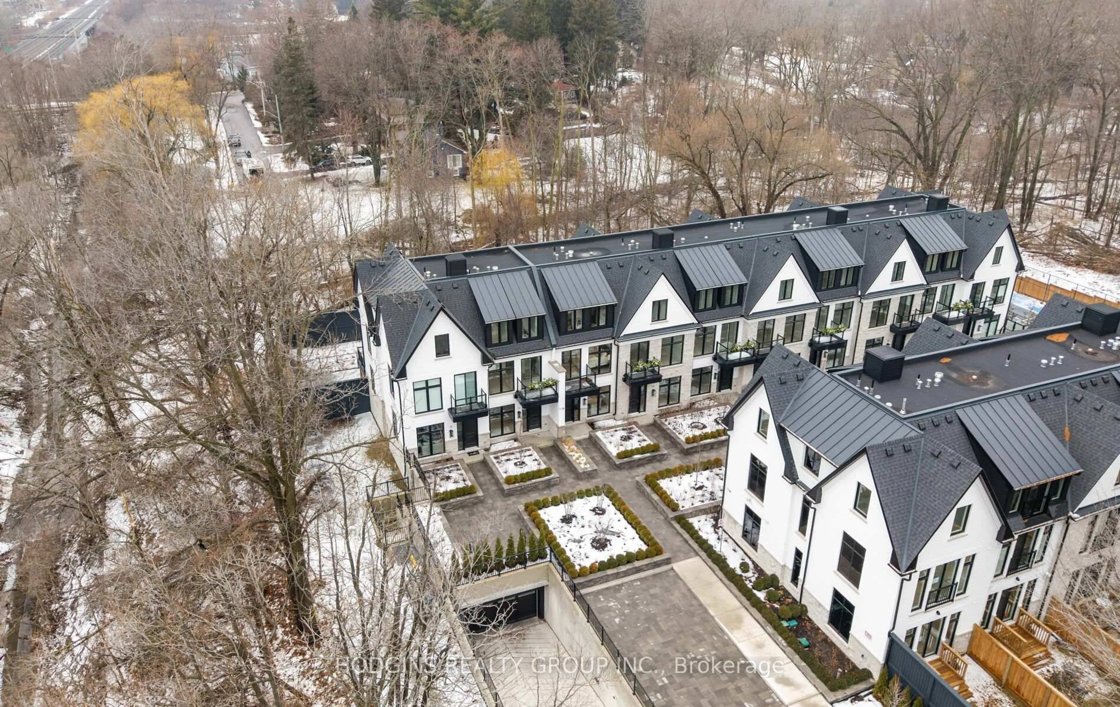 A pic from outside/outdoor area/front of a property/back of a property/a pic from drone, city buildings view from balcony for 1136 Mona Rd #4, Mississauga Ontario L5G 0C8