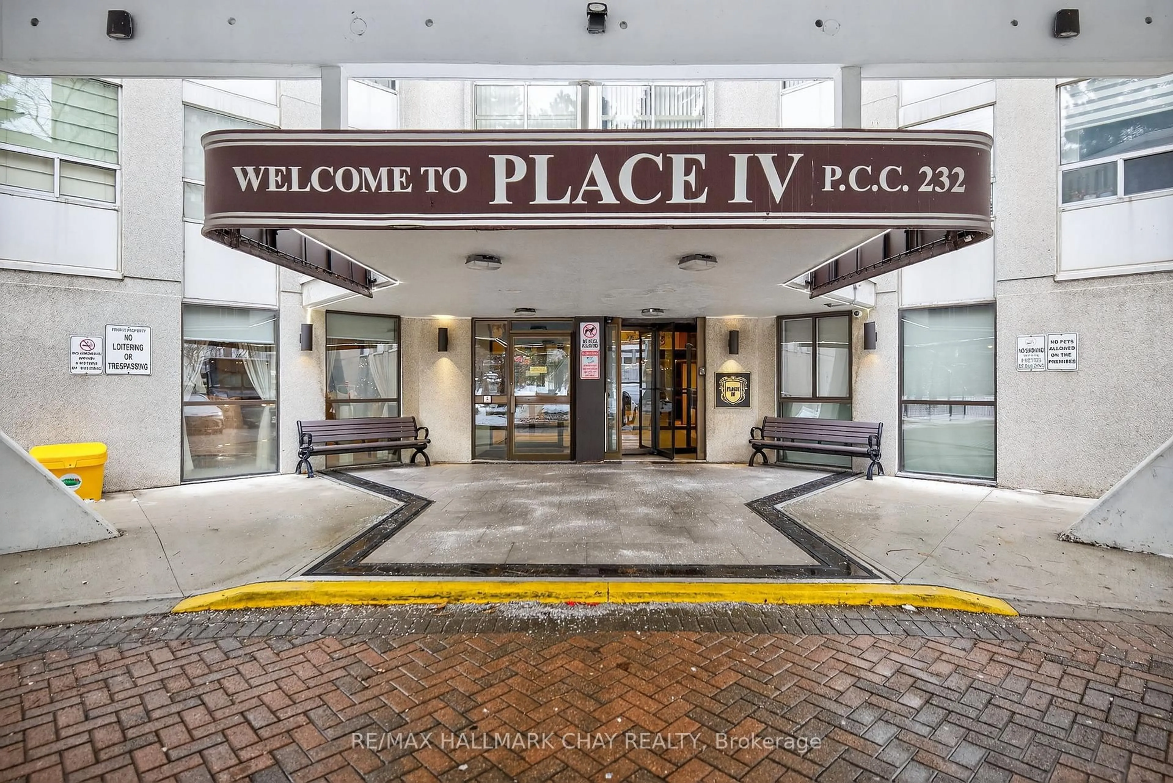 Lobby for 3650 Kaneff Cres #501, Mississauga Ontario L5A 4A1