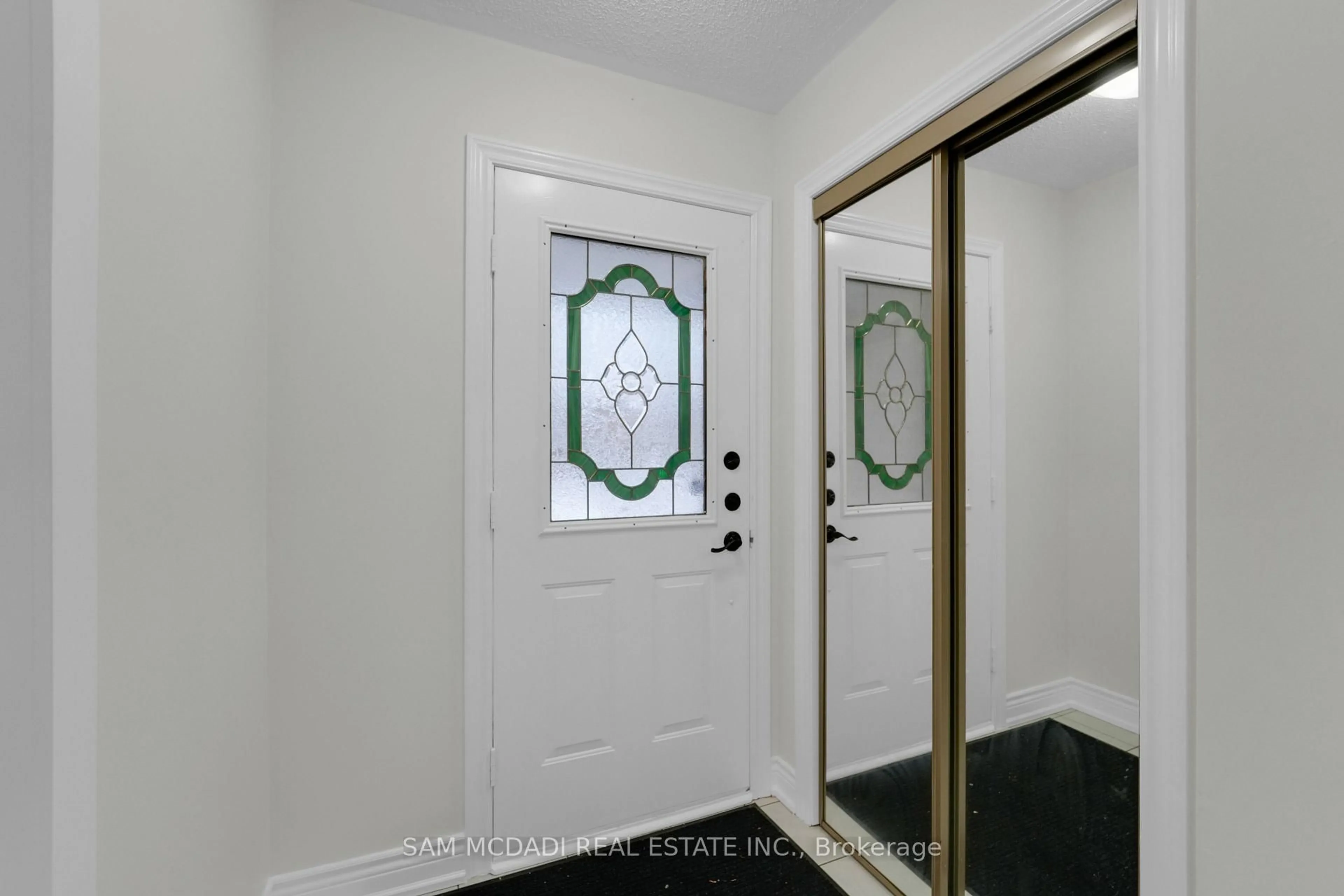 Indoor entryway for 5487 Cosmic Cres, Mississauga Ontario L4Z 3R8