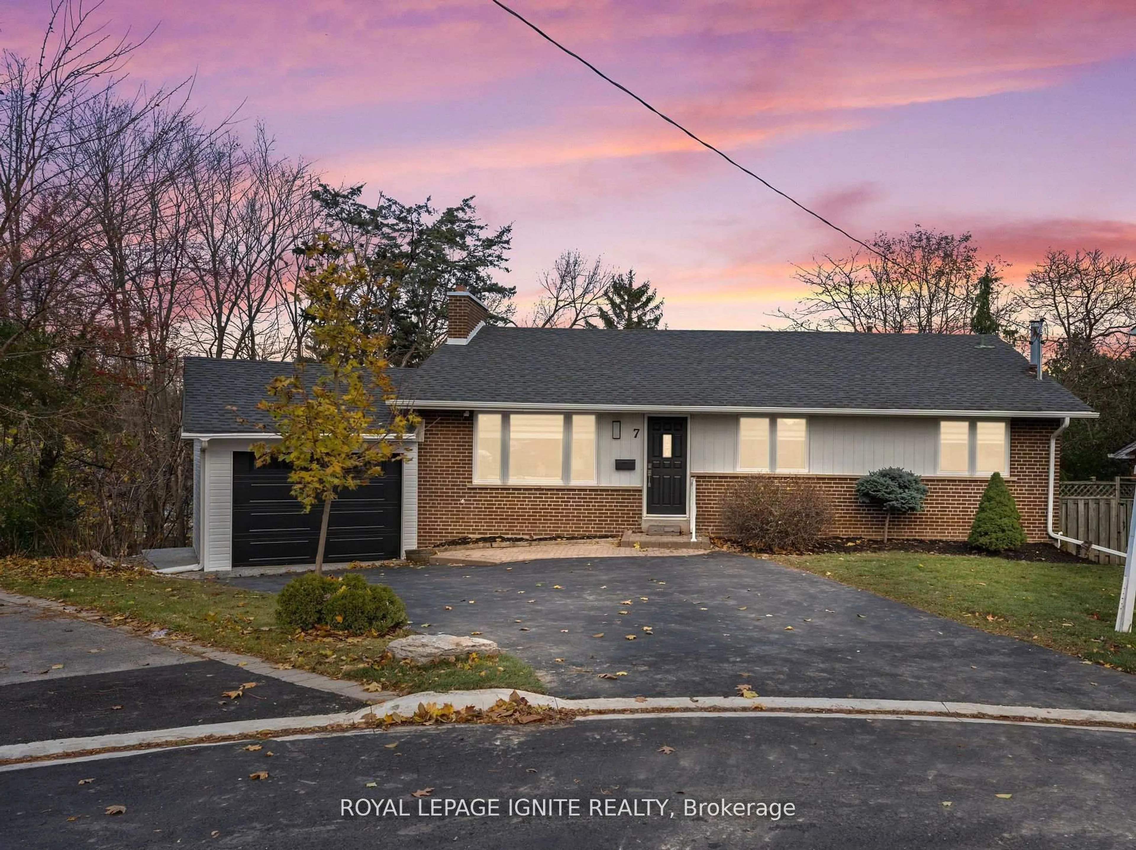 Home with brick exterior material, street for 7 Isherwood Crt, Mississauga Ontario L5M 1E6