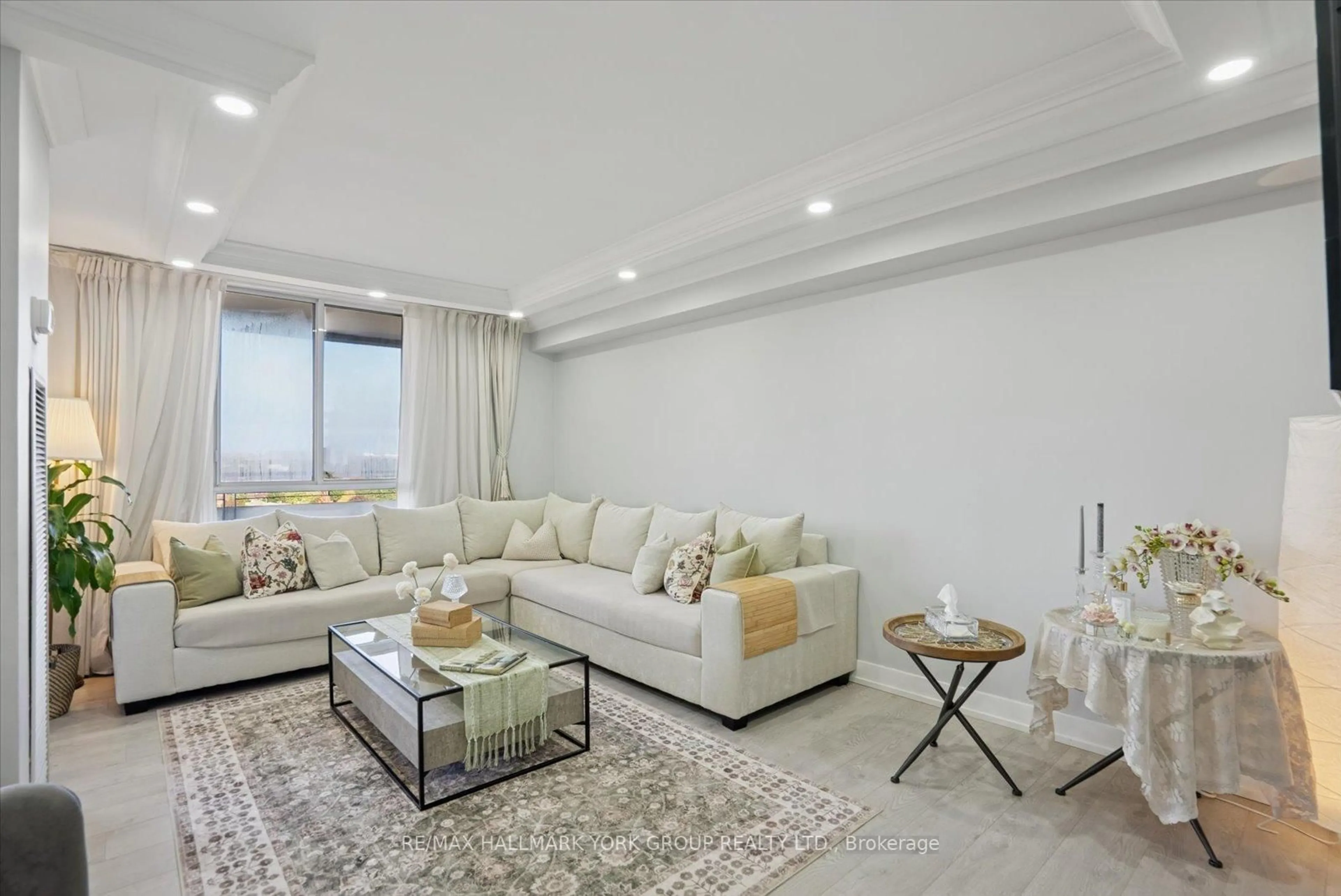 Living room with furniture, unknown for 1300 Mississauga Valley Blvd #1006, Mississauga Ontario L5A 3S8