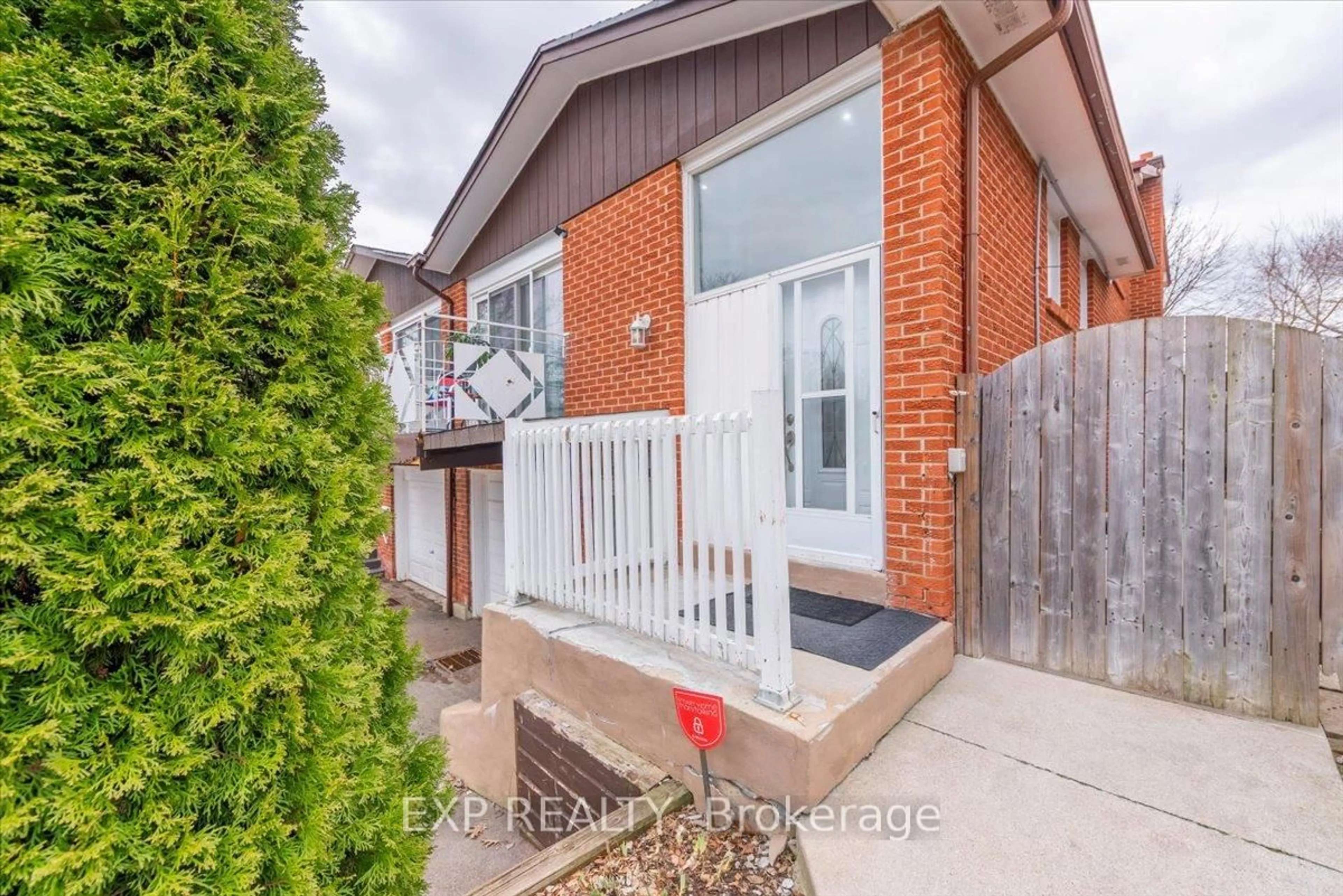 Home with brick exterior material, street for 135 Mill St, Brampton Ontario L6X 2P1